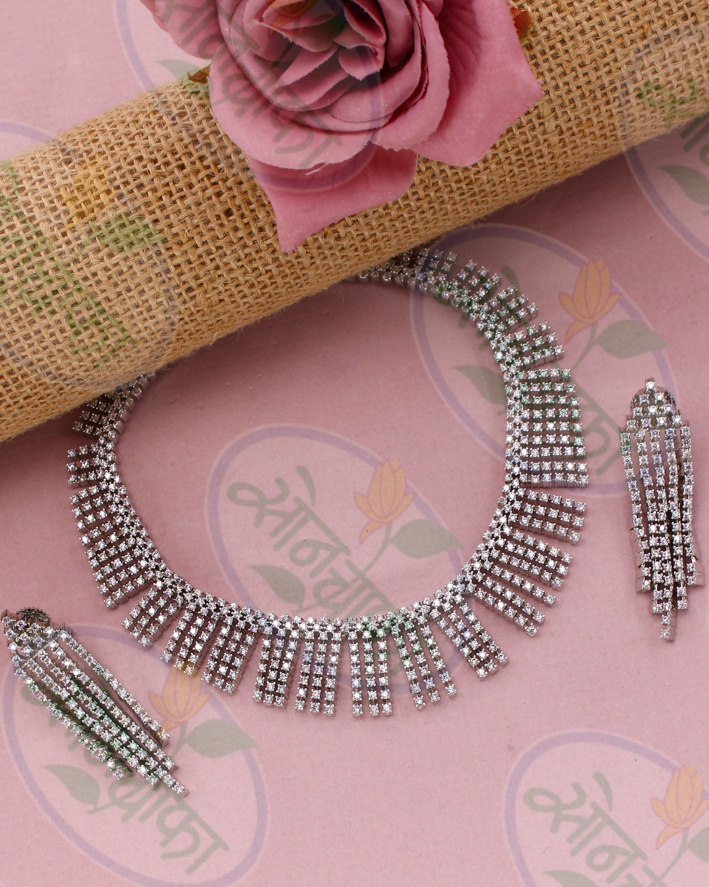 CHARMING DIA NECKLACE SET