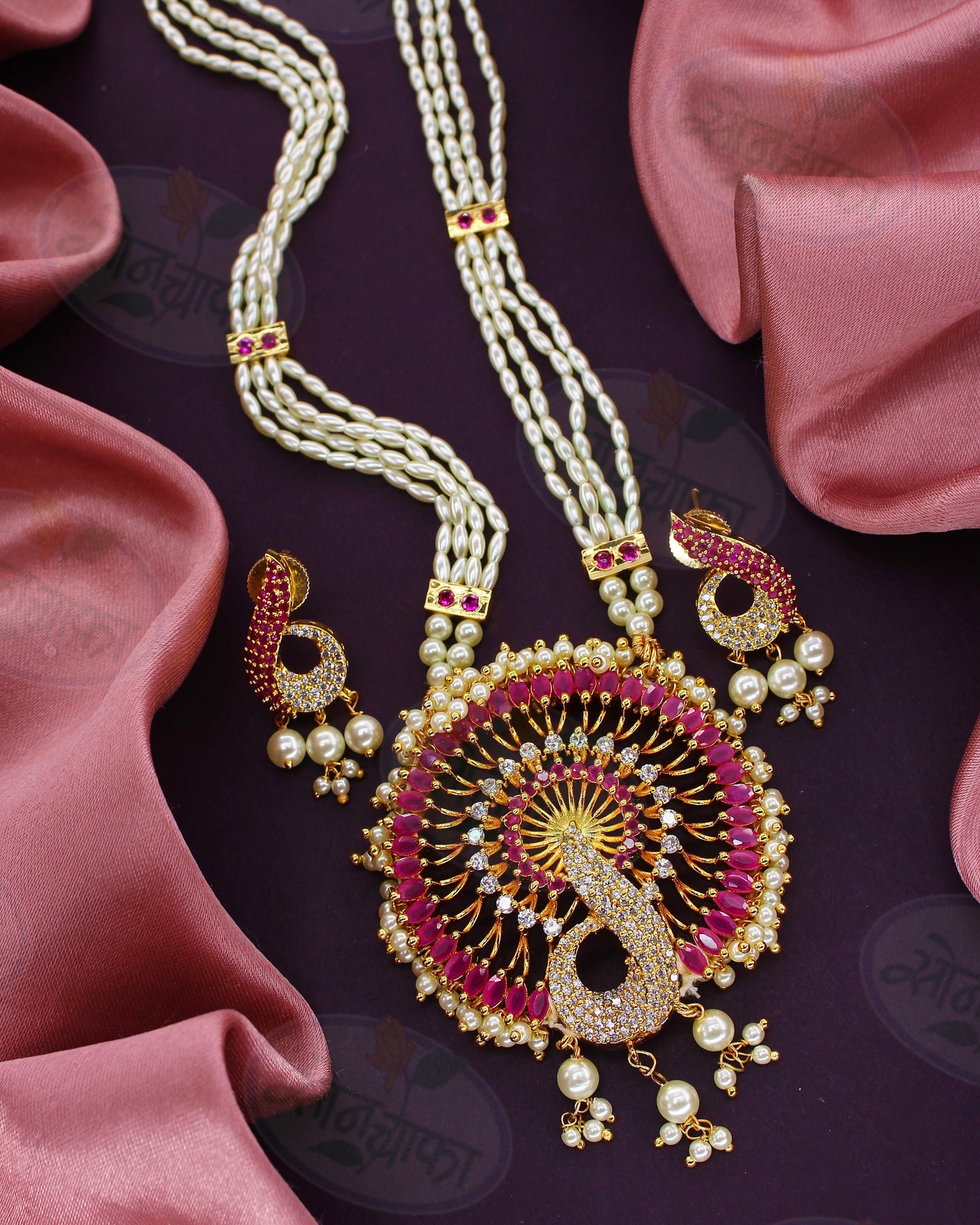 LUMINOUS PEACOCK PEARL NECKLACE