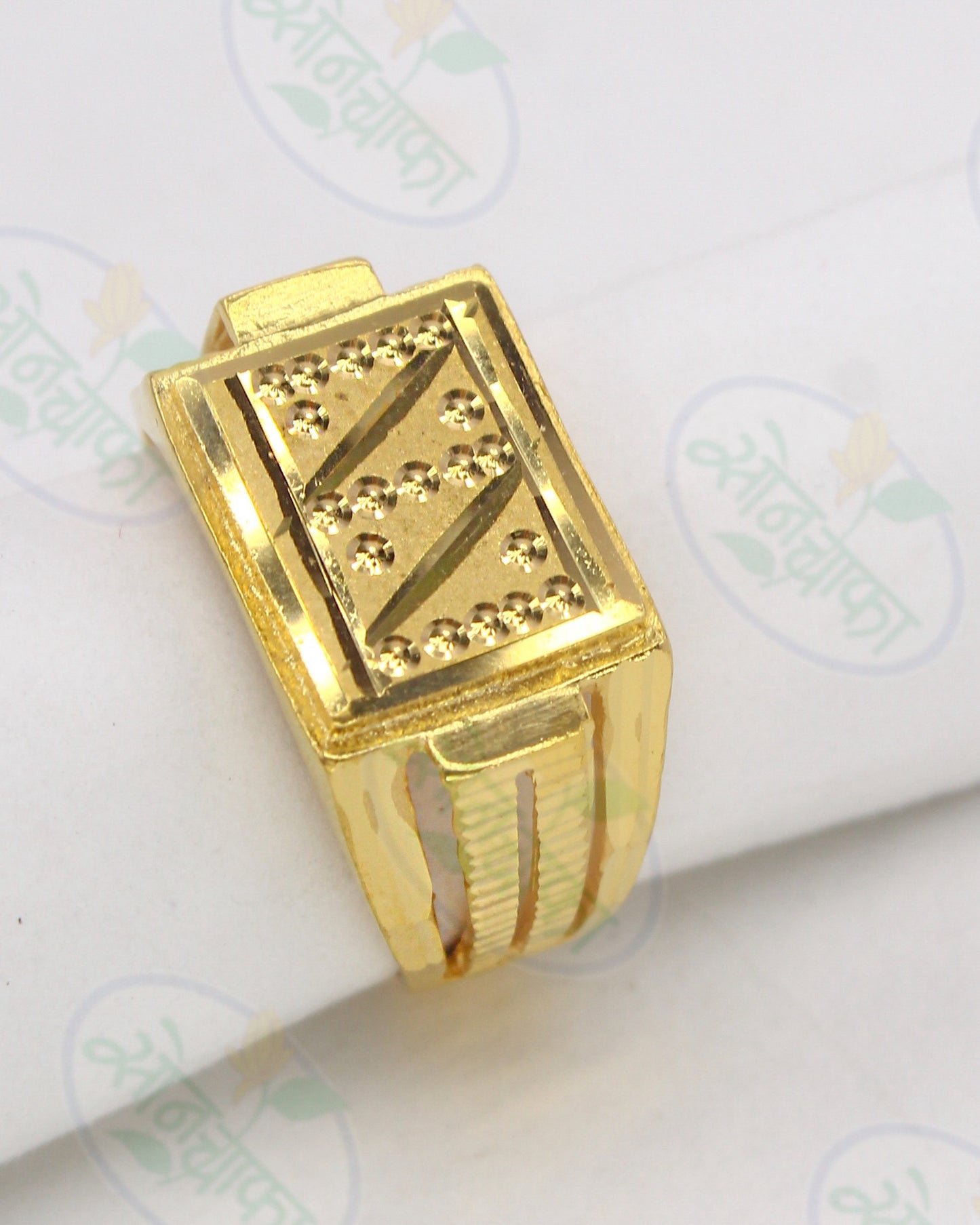 IMPRESSIVE GOLD PLATED RING