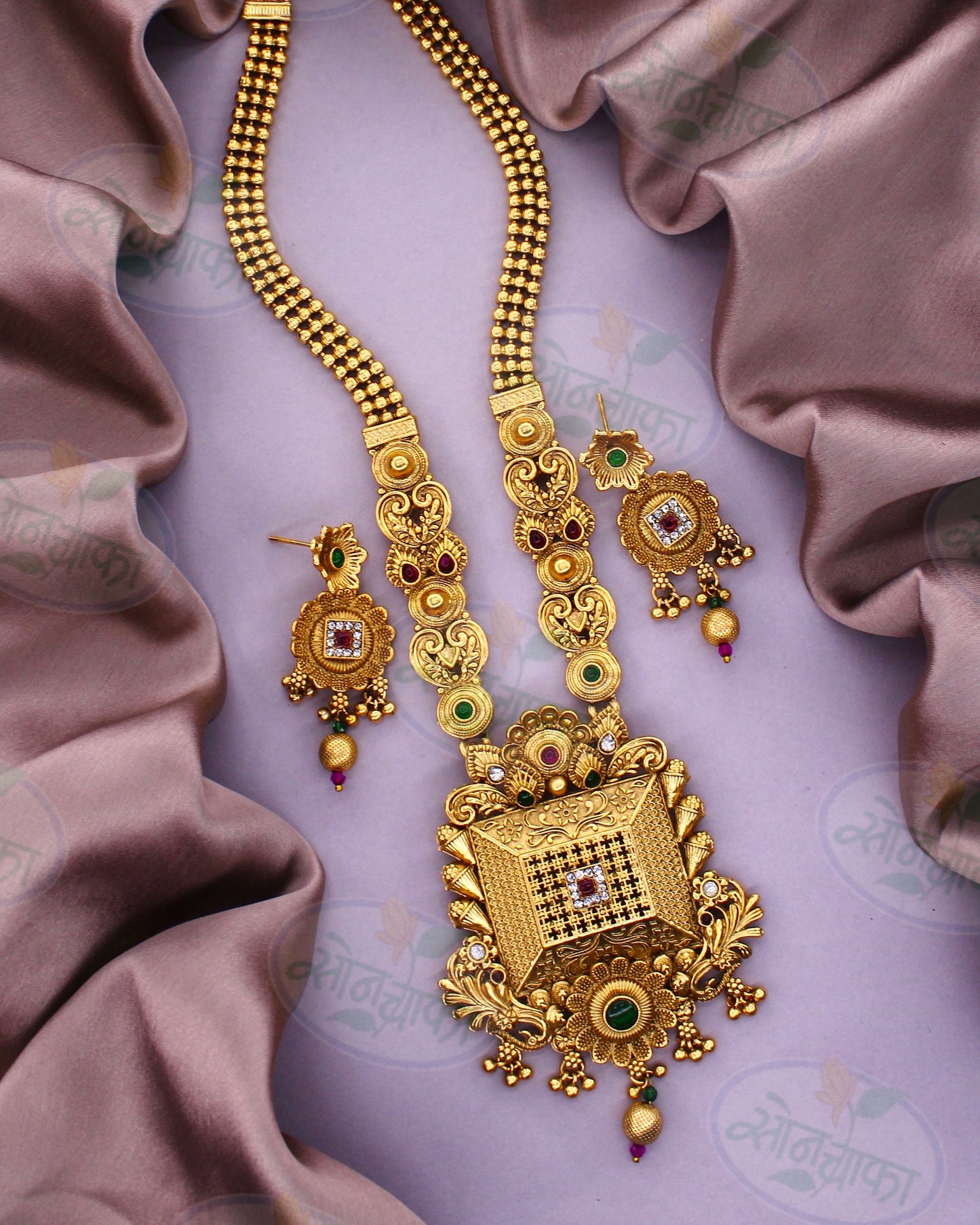 SQUARE DESIGNER NECKLACE