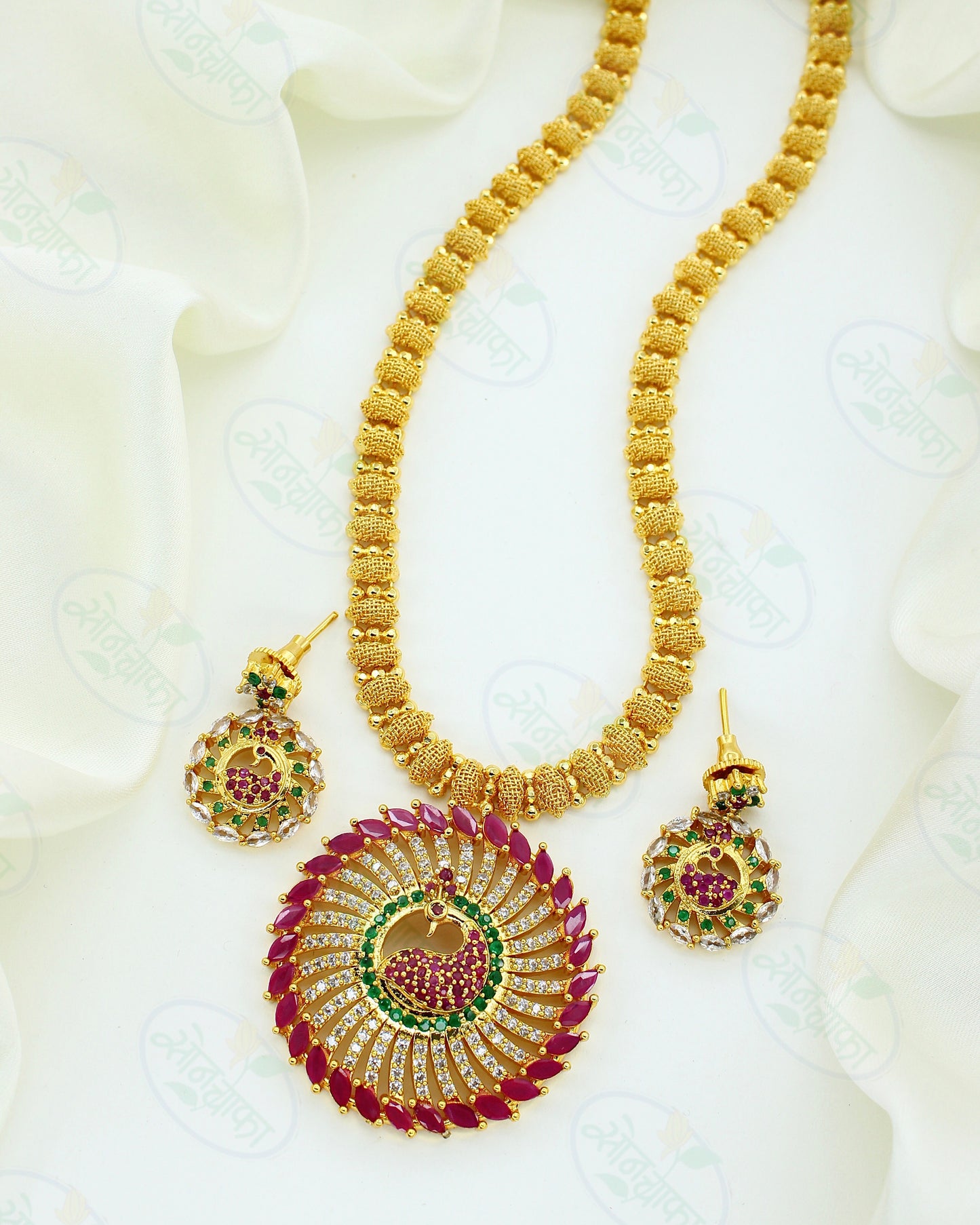 ADORABLE ANTIQUE NECKLACE