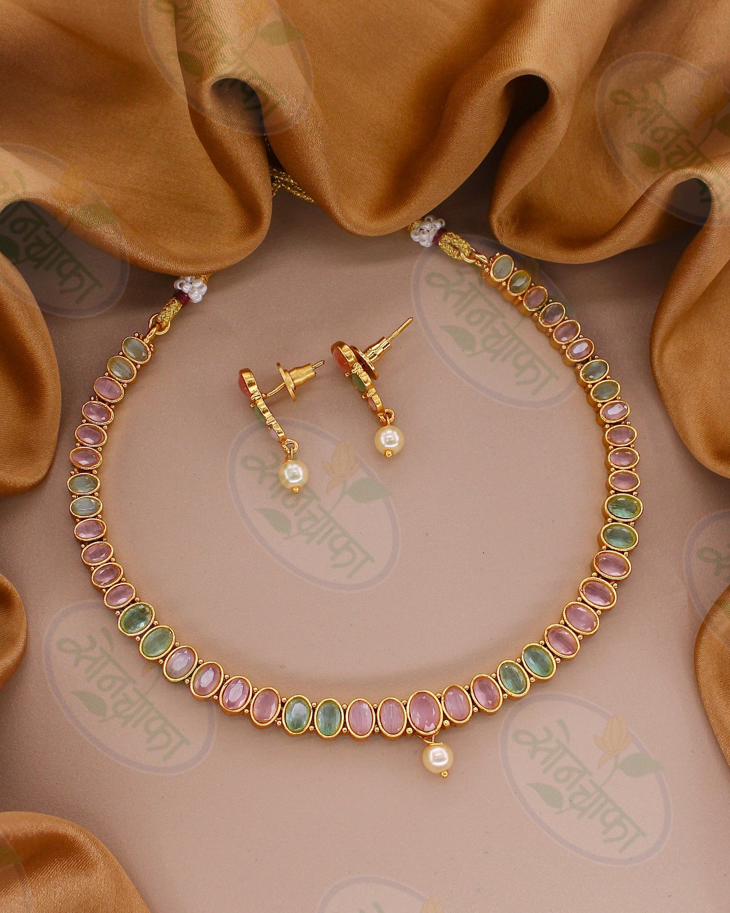 ANTIQUE MULTI COLOUR NECKLACE