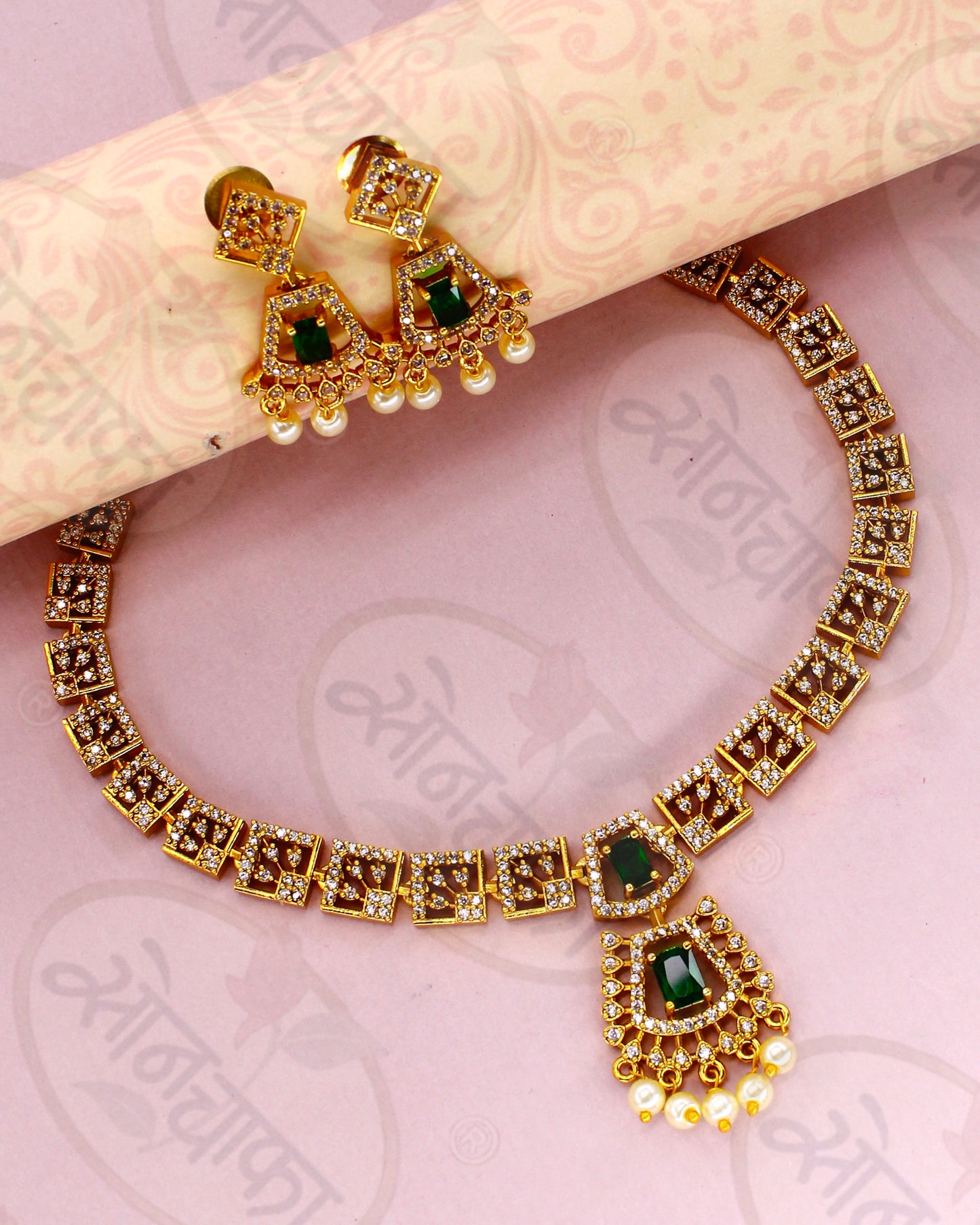 SQUARE DESIGNER NECKLACE