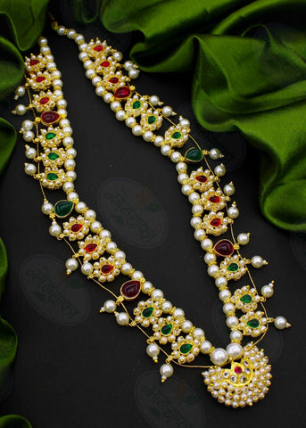 TRADITIONAL GRACEFUL PEARL NECKLACE