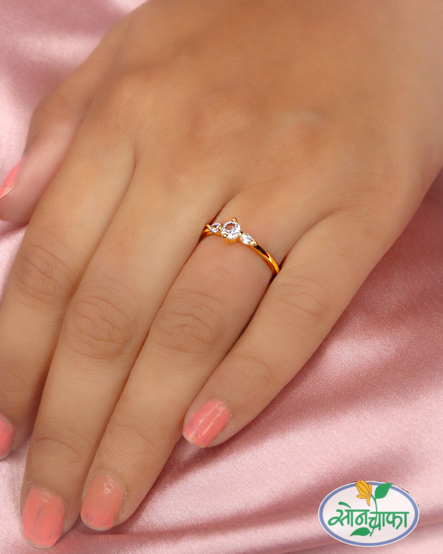 GLINTING DIAMOND RING