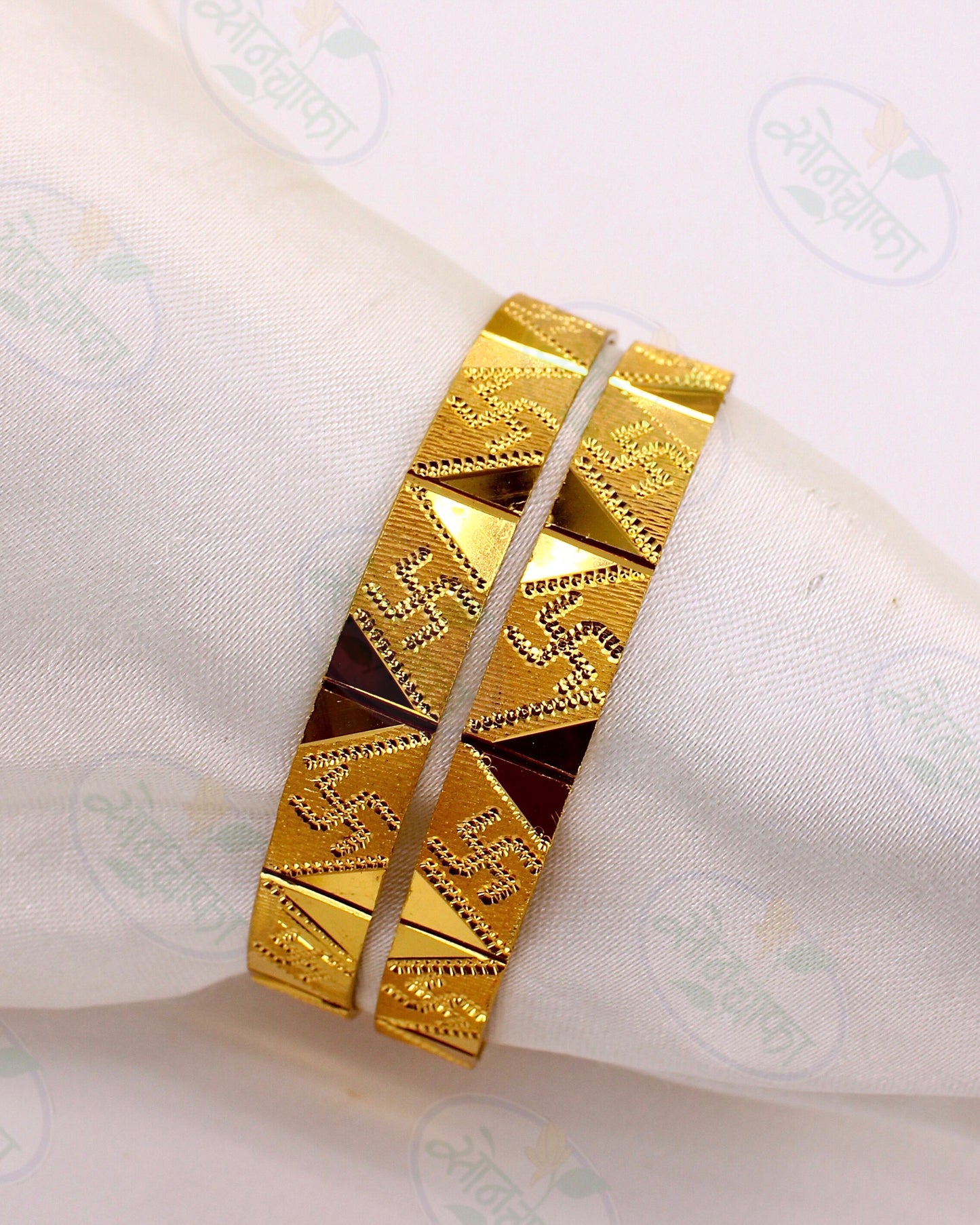 ROYAL GLAM SWASTIK PATLI BANGLES