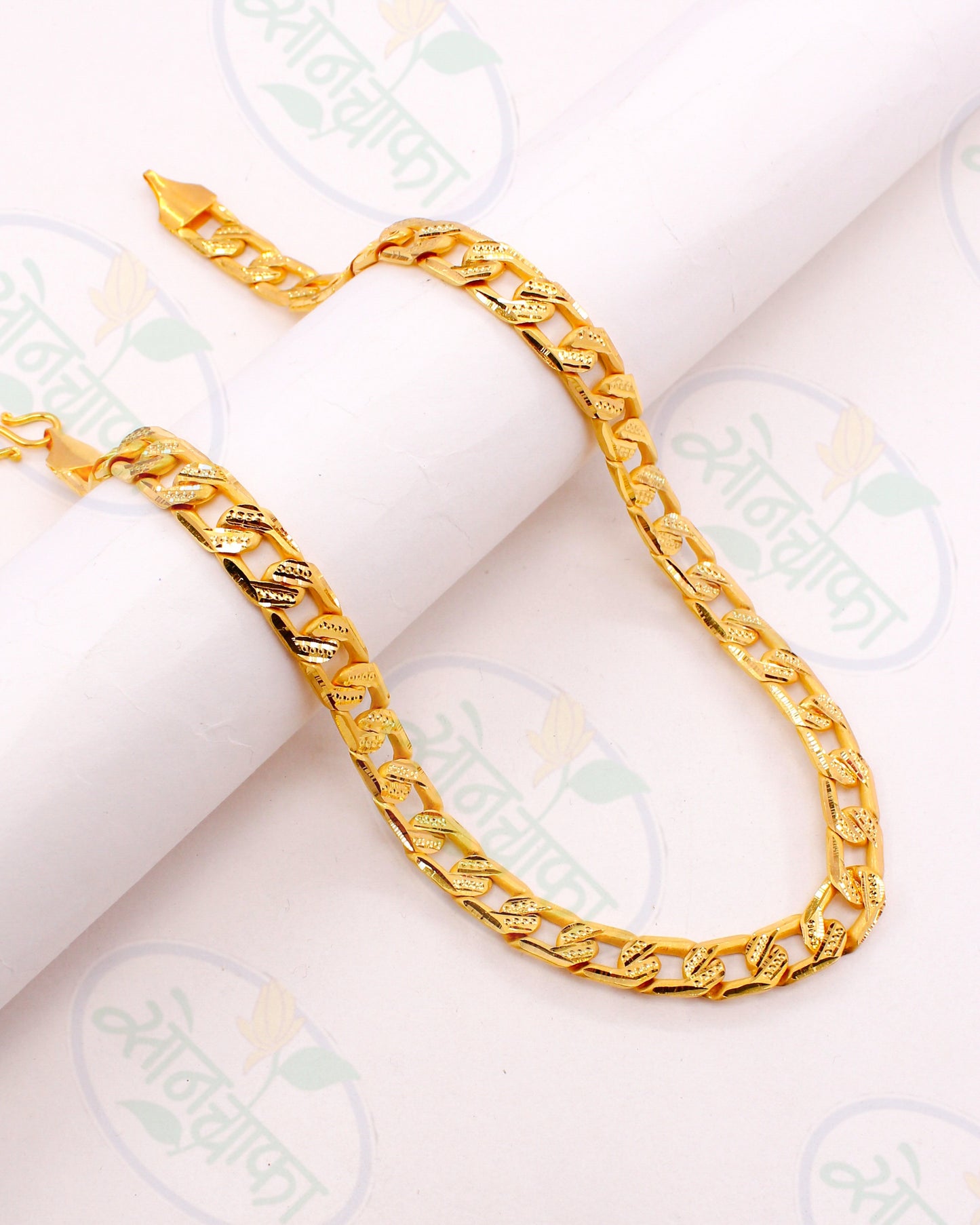 TRENDY DESIGNER GOLDEN CHAIN