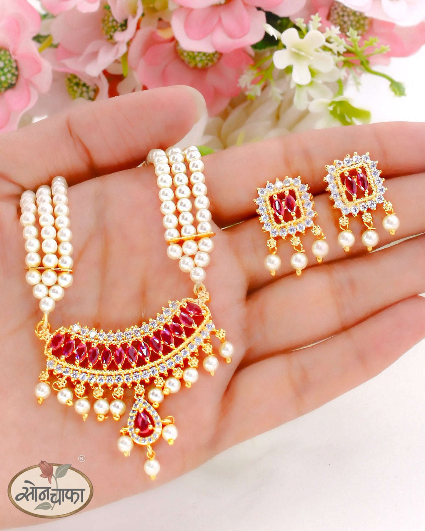 PRETTY MOTI NECKLACE