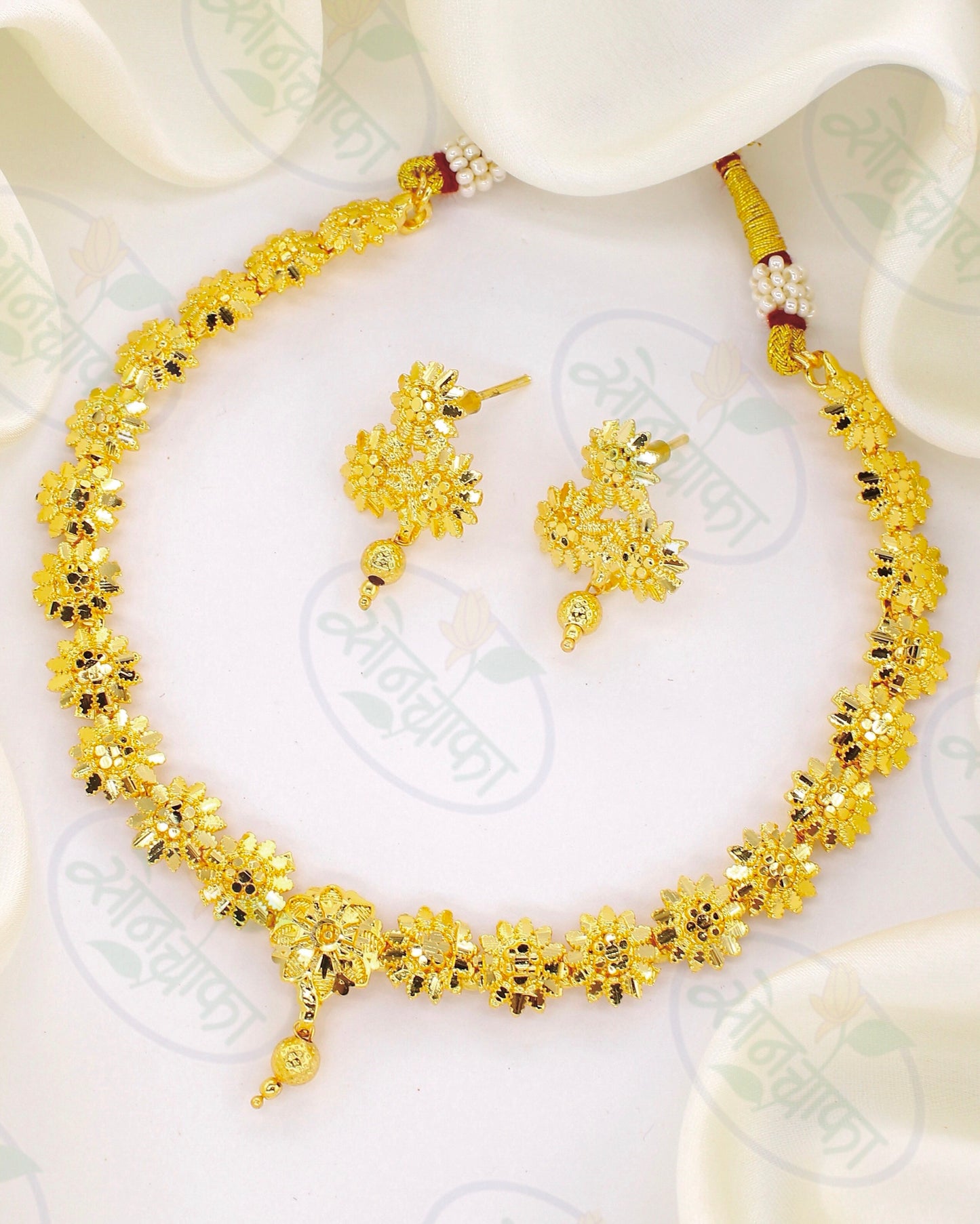 GLORIOUS ANTIQUE NECKLACE