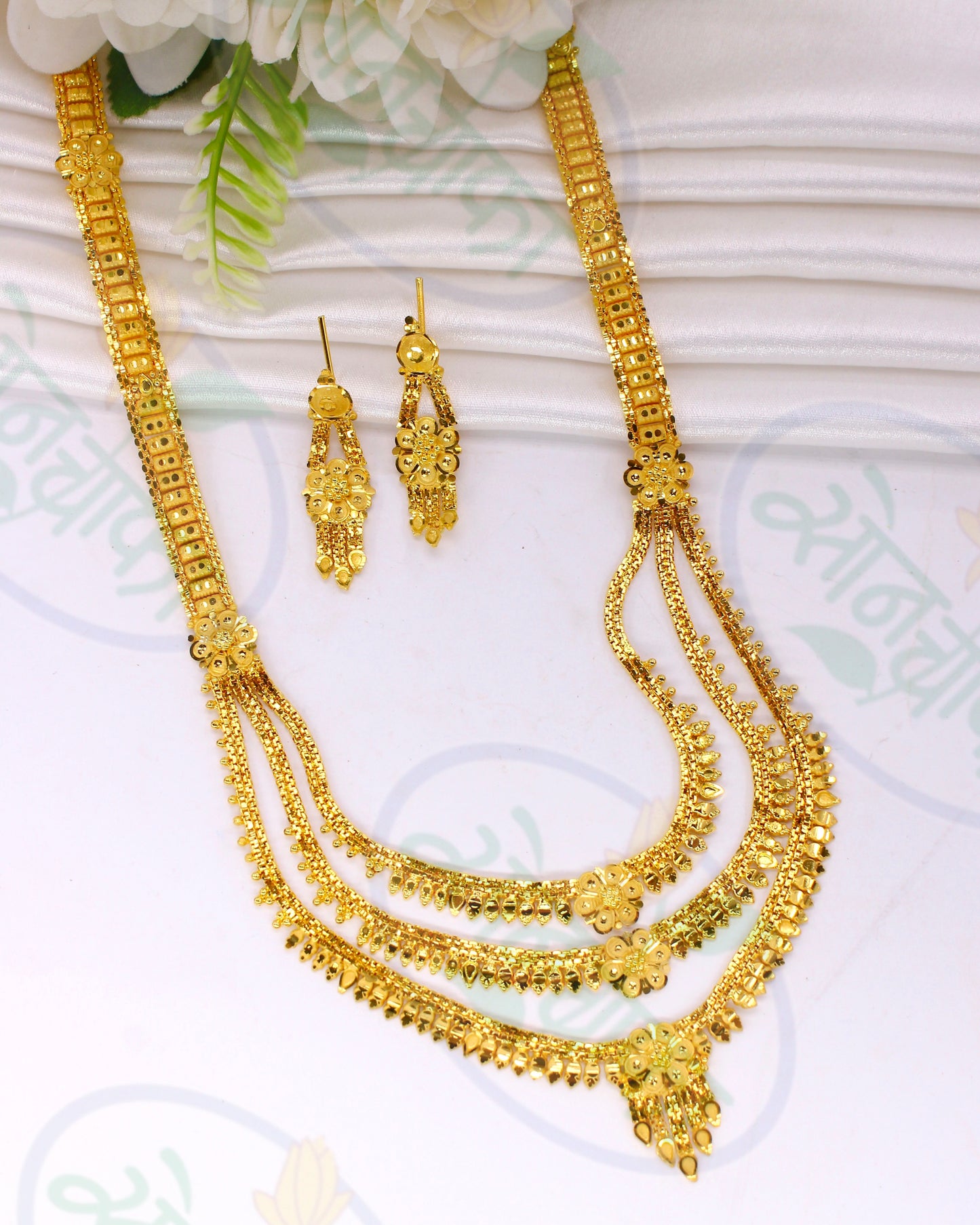 DAINTY FLORAL GOLDEN NECKLACE