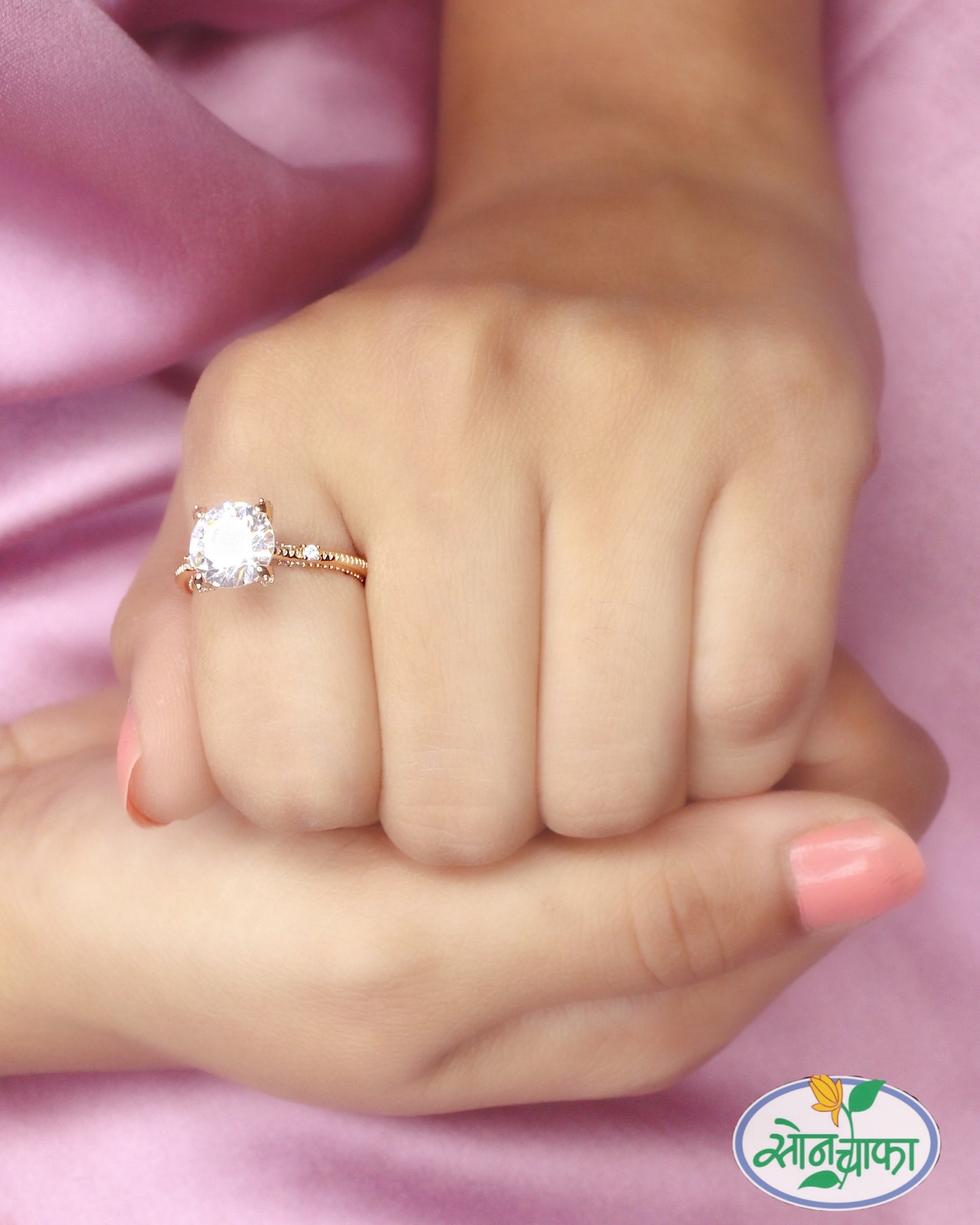 GLAMOROUS DIAMOND RING