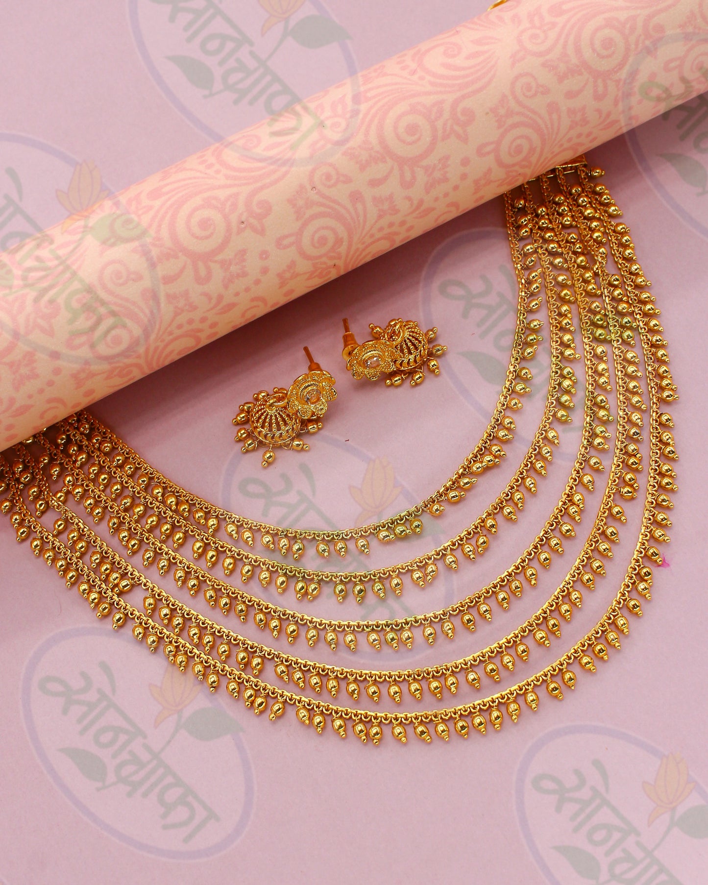 TRADITIONAL ANTIQUE NECKLACE