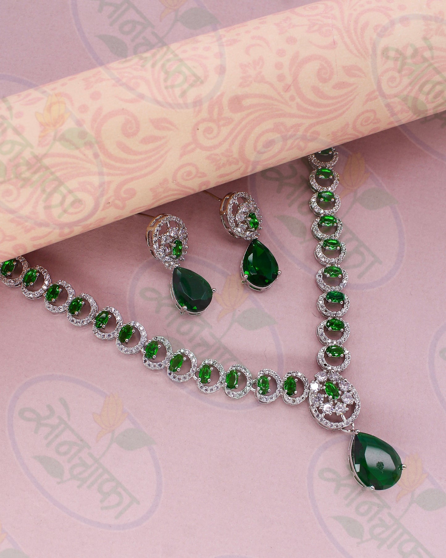 ENCHANTING DIAMOND NECKLACE