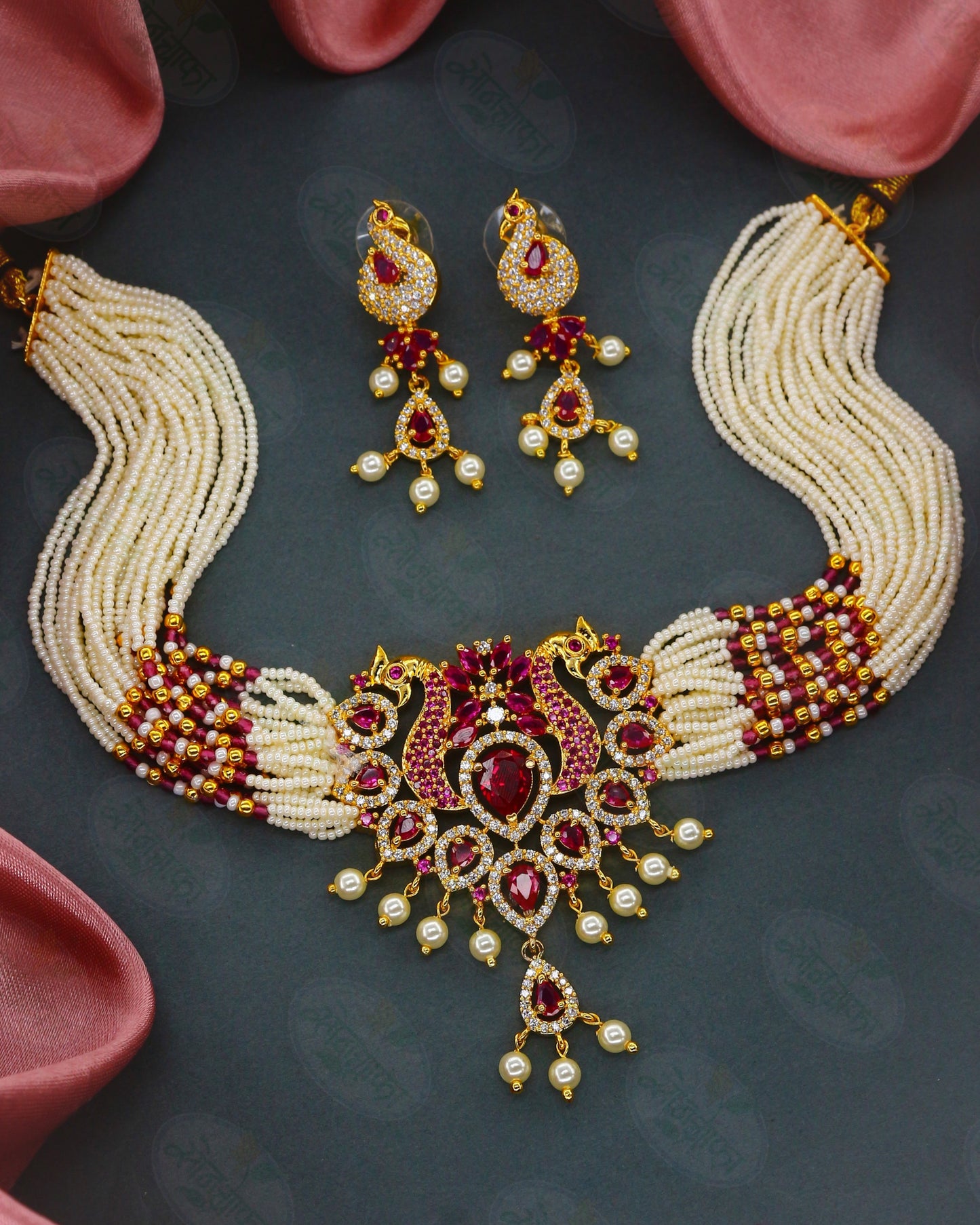 RAVISHING PEARL NECKLACE