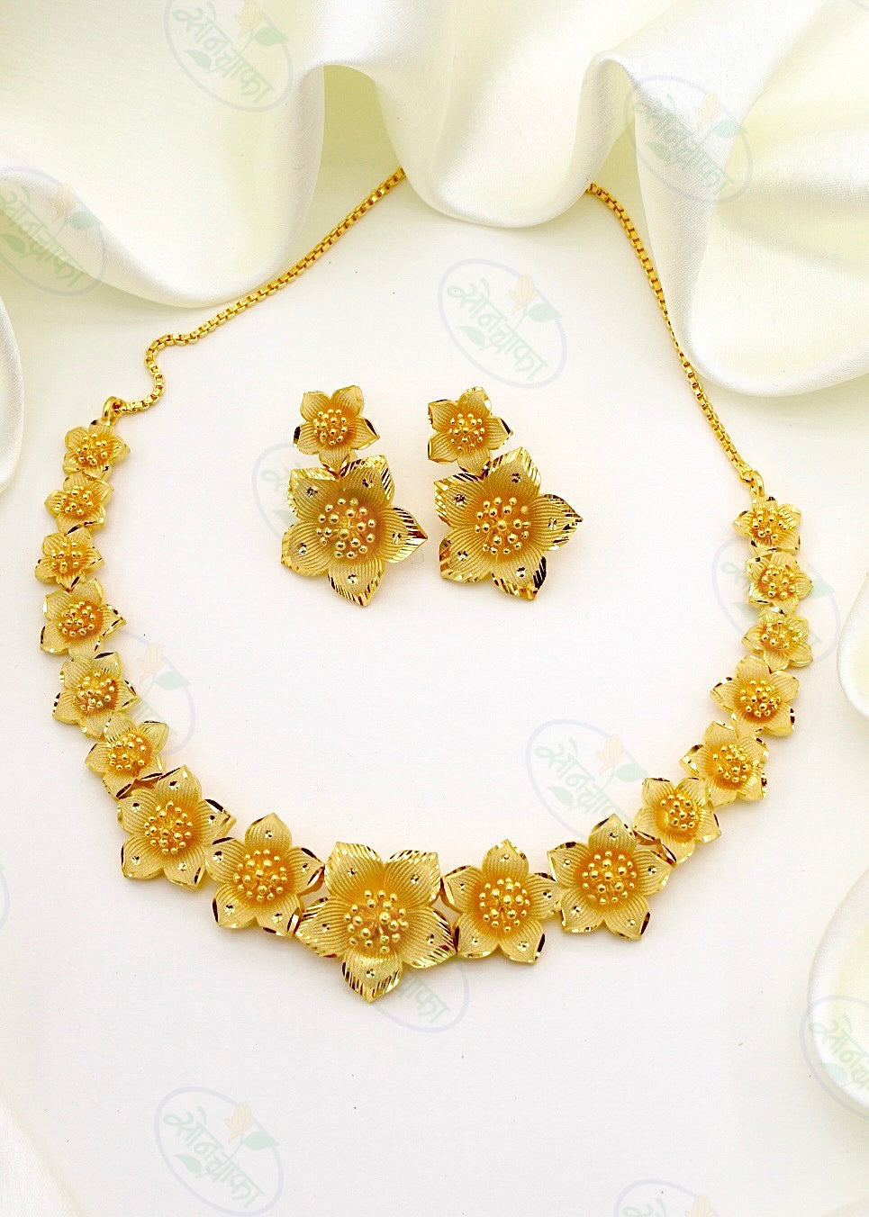 GORGEOUS BLOSSOM DESIGNER GOLDEN NECKLACE – Sonchafa