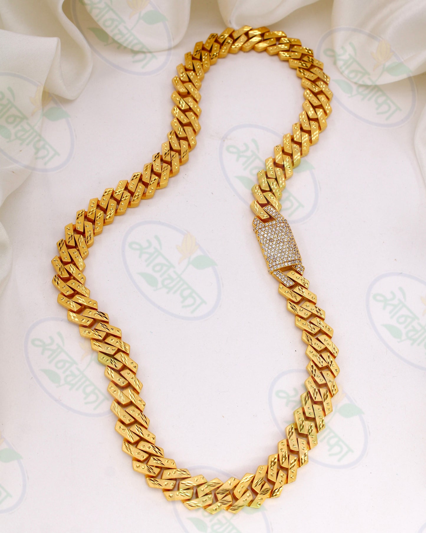 CLASSICAL GOLD PLATED CHAIN