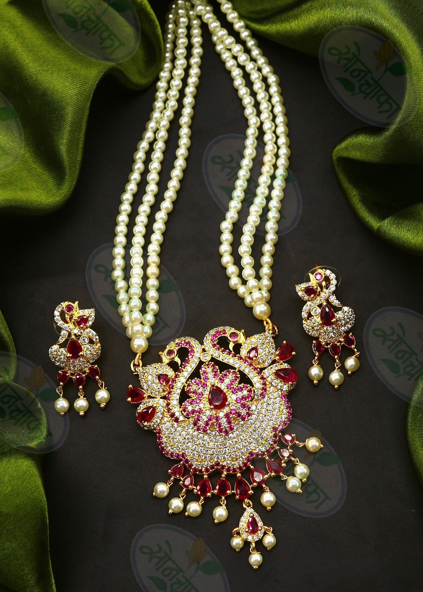 EXCLUSIVE PEACOCK NECKLACE