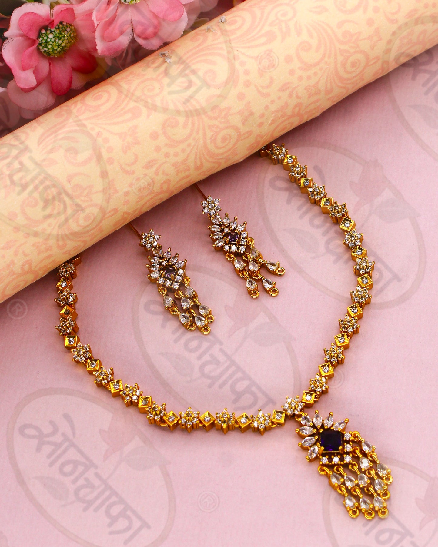 PRETTY ANTIQE NECKLACE