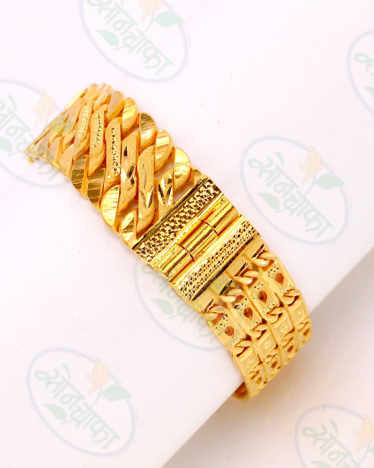 GLAMOROUS GOLD PLATED BRACELATE
