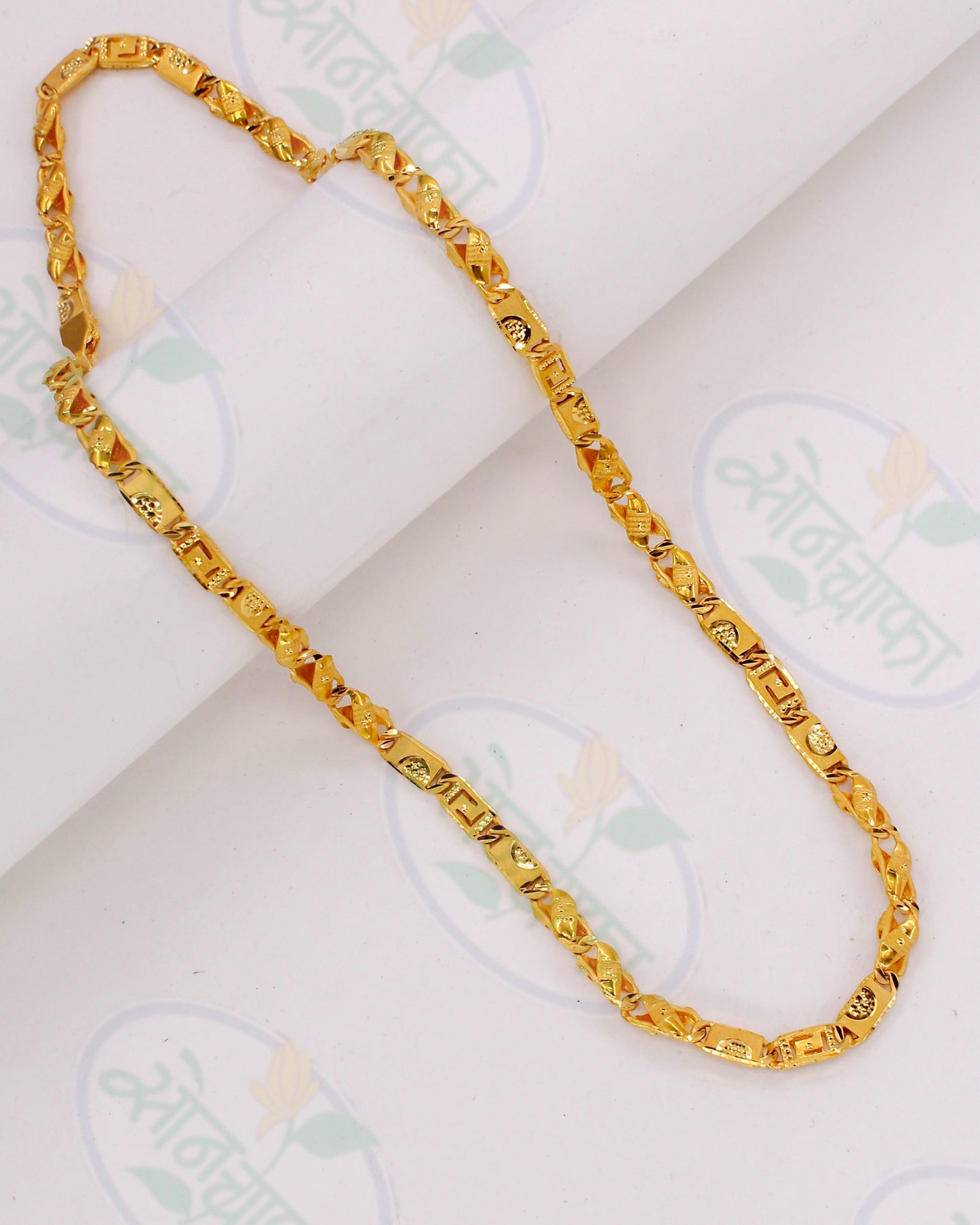 SUBTLE GOLDEN GLAM CHAIN