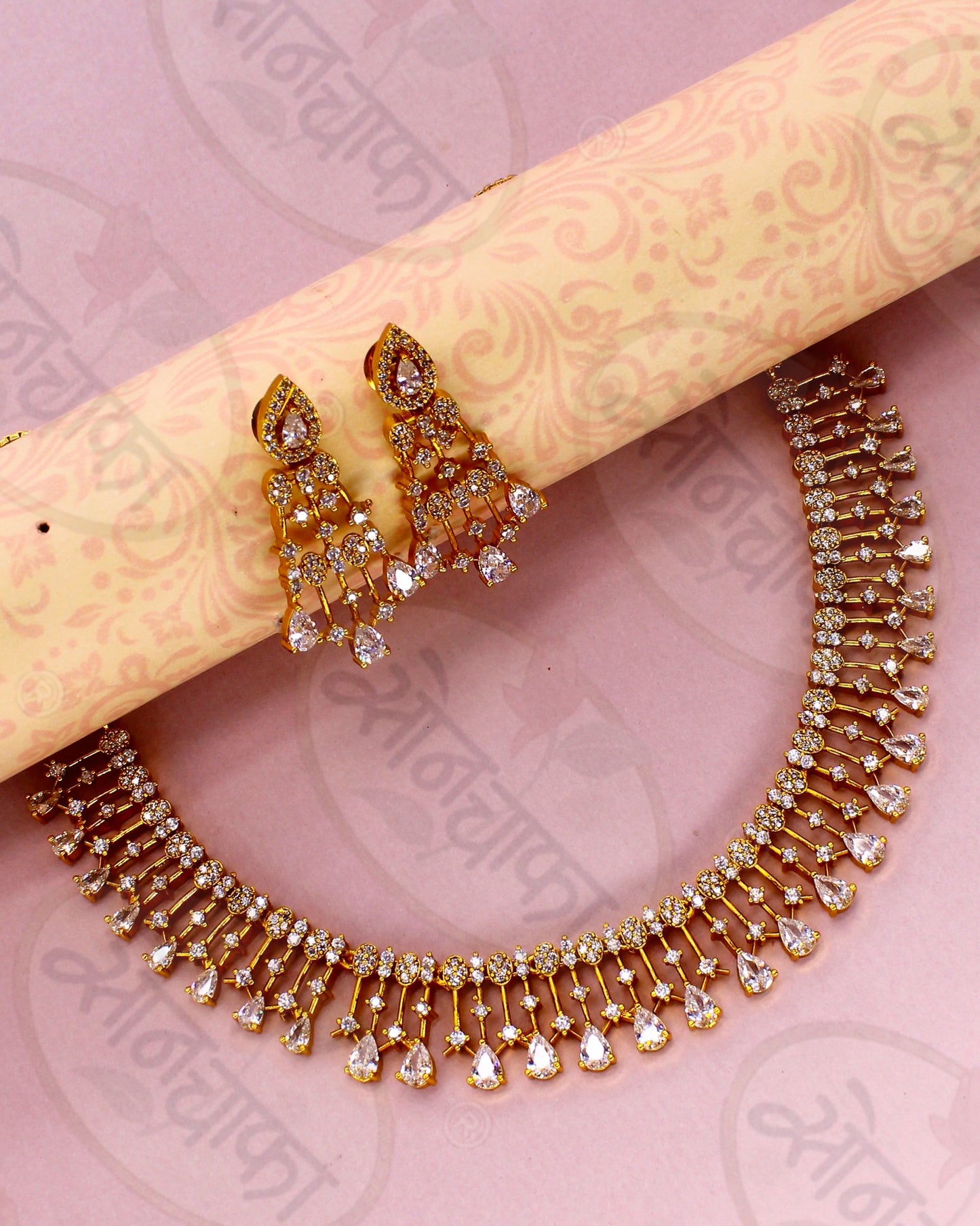 BRILLIANT ANTIQUE NECKLACE