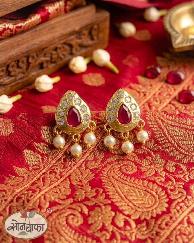 CHIC & FANCY PEARL EARRINGS