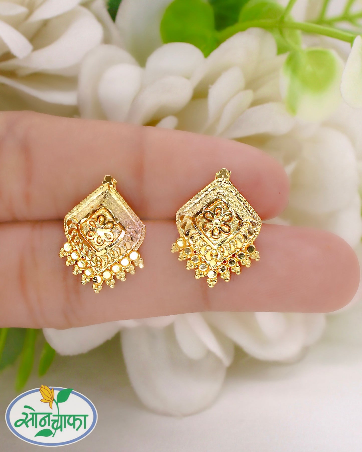 TRENDY GOLD PLATED STUDS