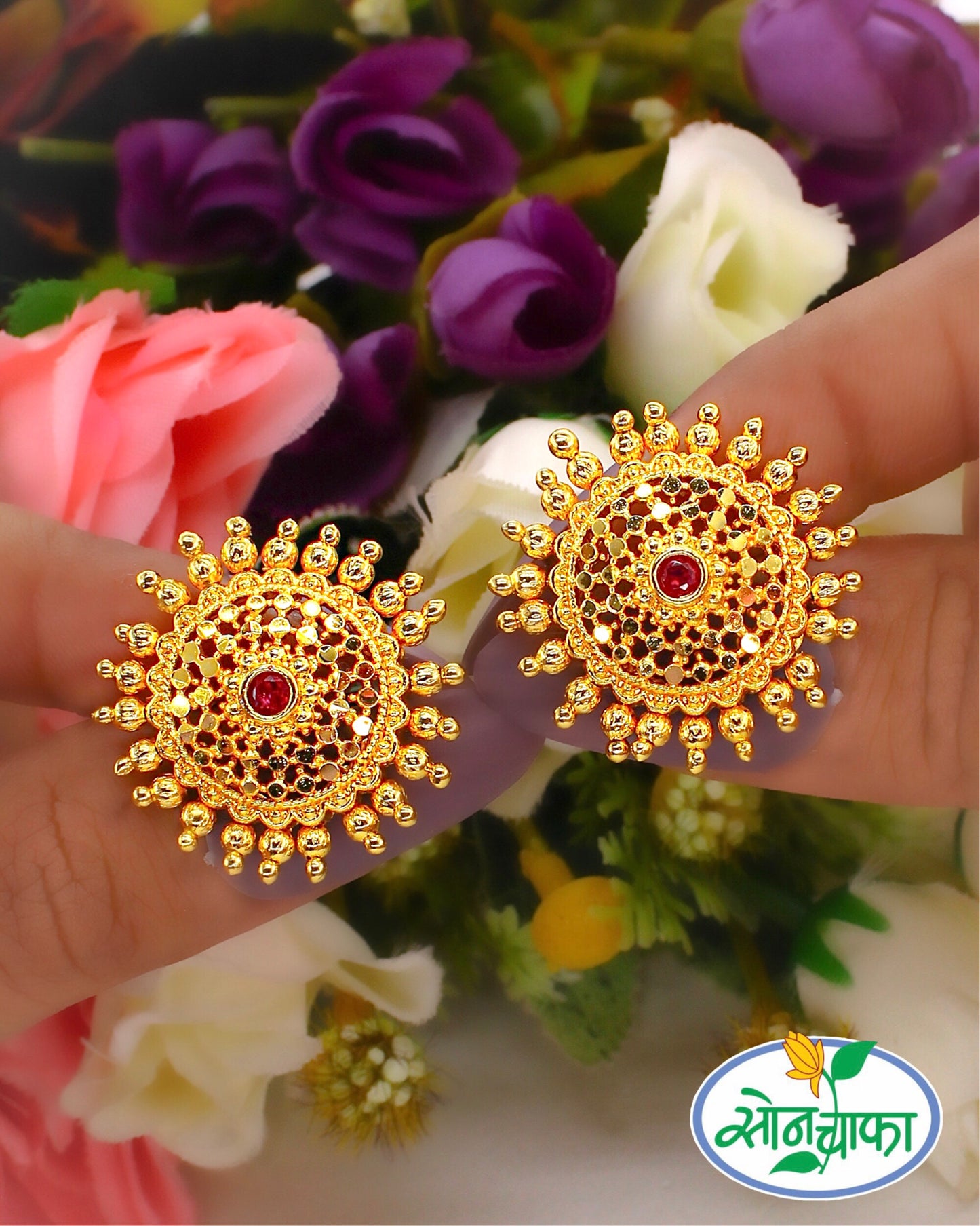 STYLISH GOLD STUDS