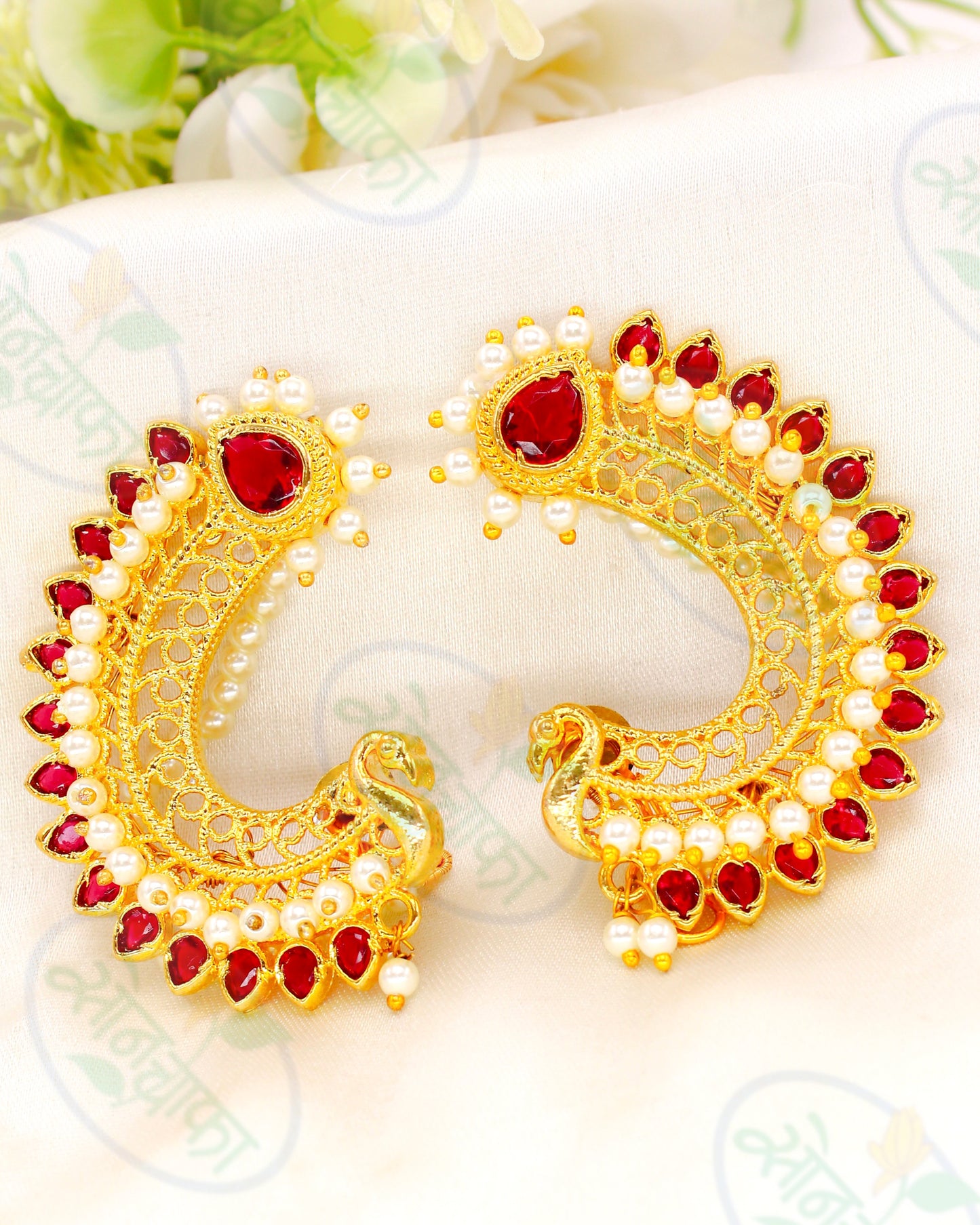 EXCLUSIVE PERL BEADS EAR-CUFF