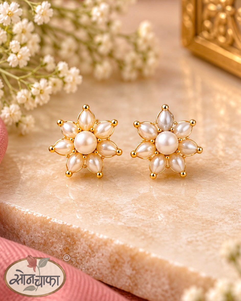 DELIGHTFUL PEARL STUDS