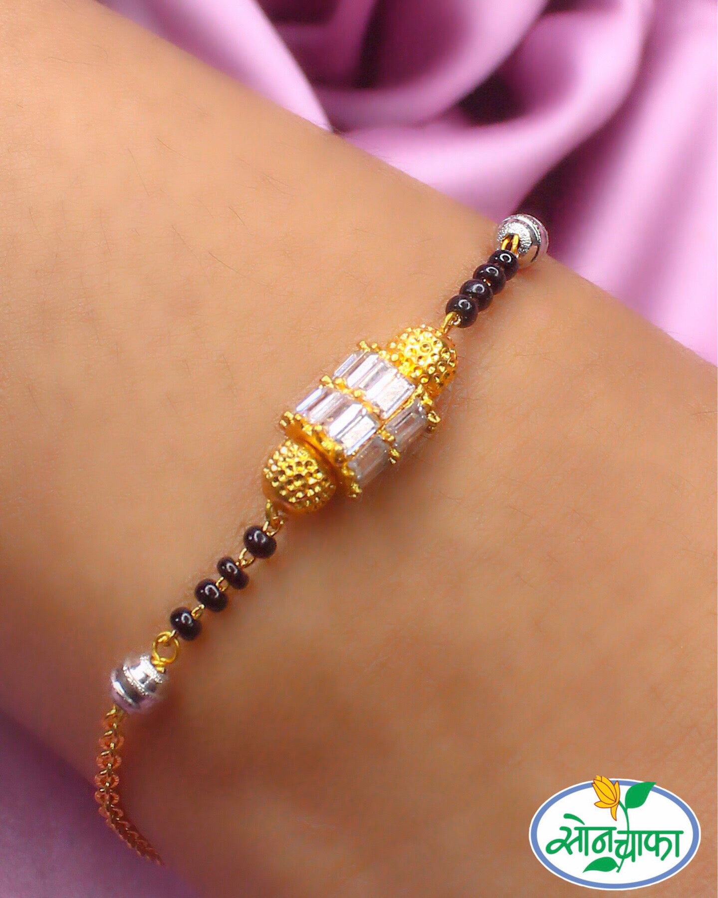 FANCIABLE WHITE STONE BRACELET