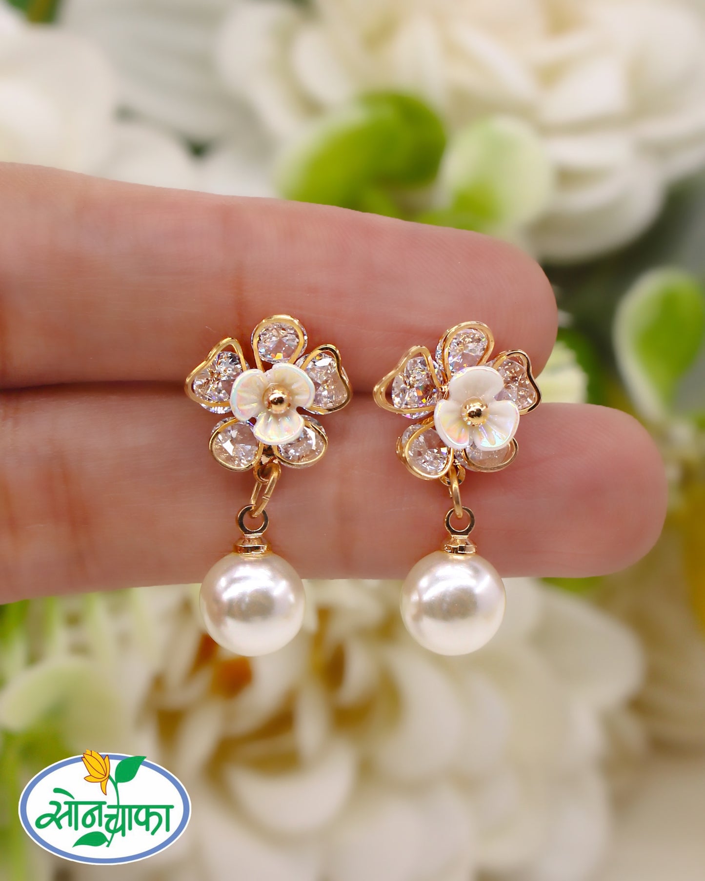 SPARKLING FLORAL EARRINGS
