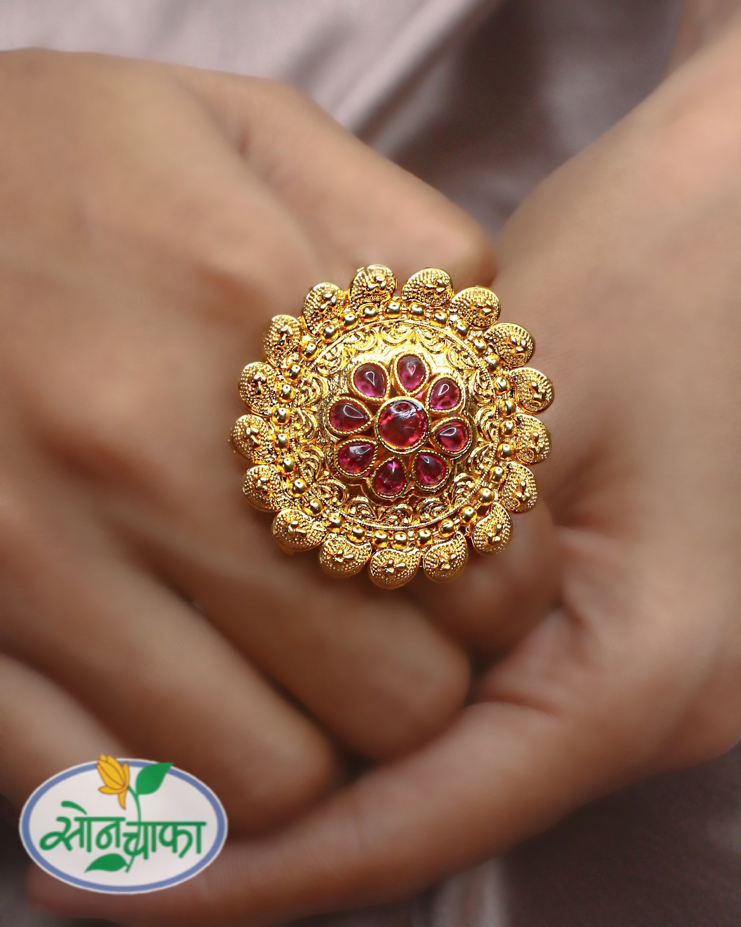 ALLURING GOLDEN FINISH RING