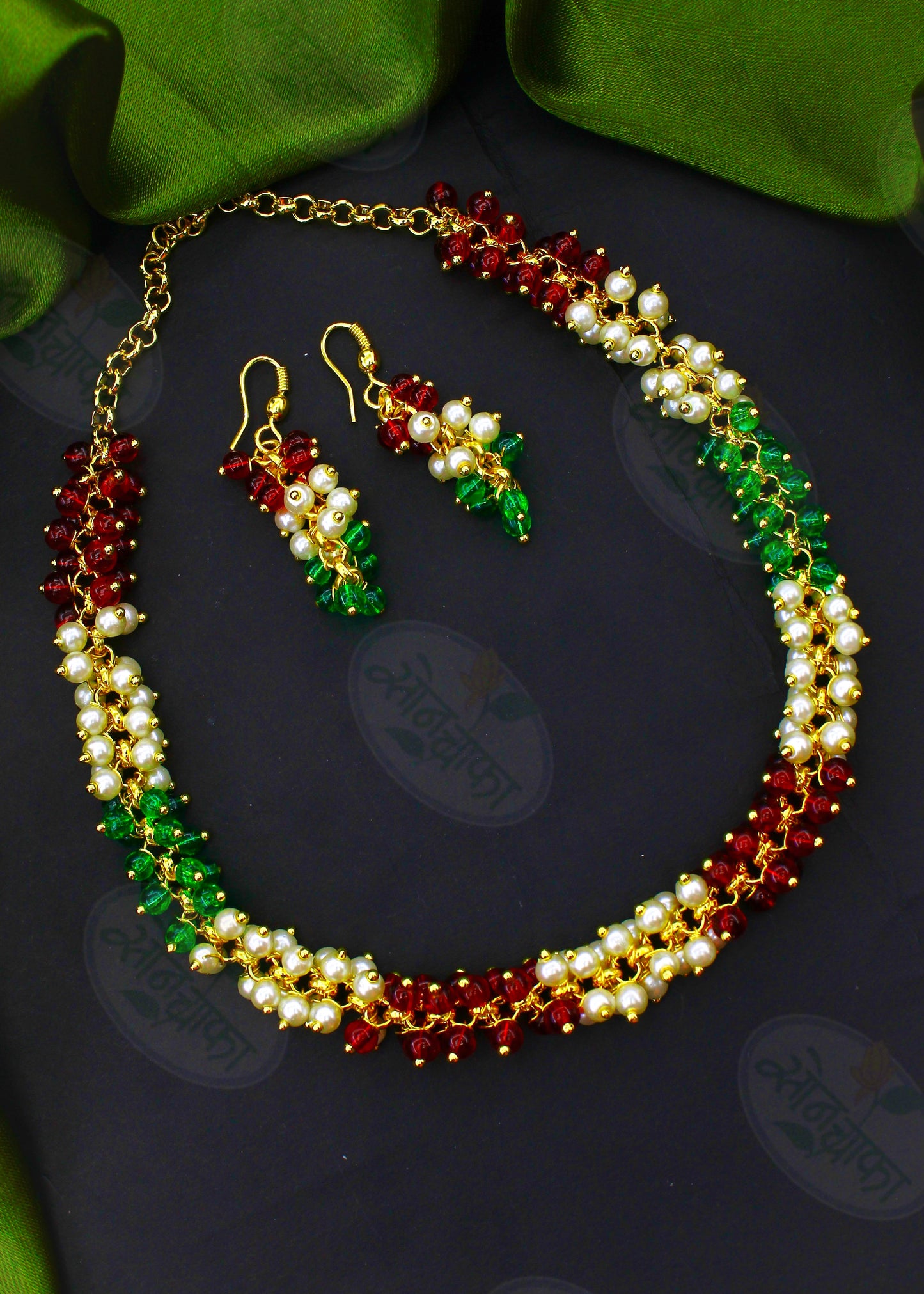 GLORIOUS PEARL NECKLACE