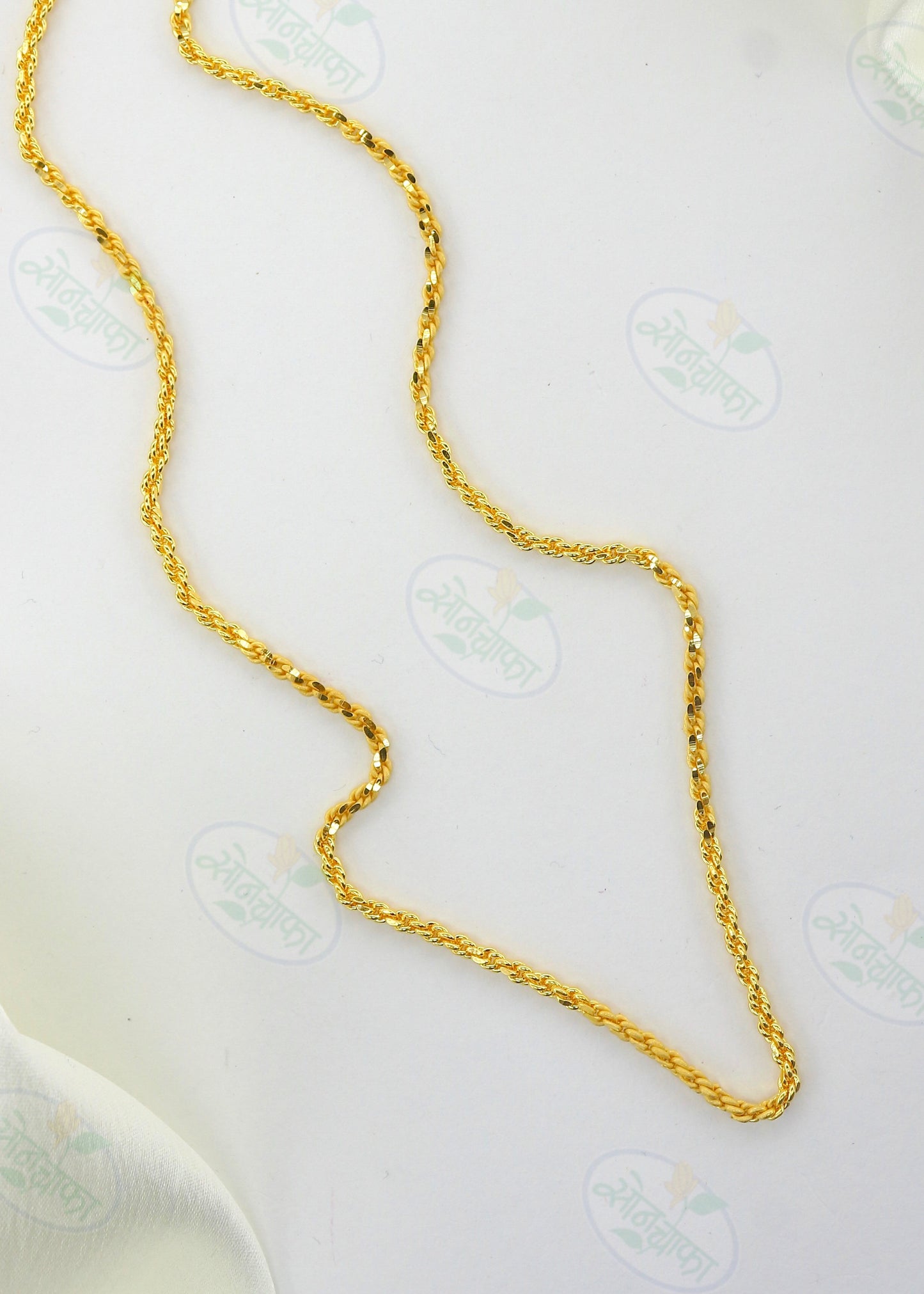 TRENDY DESIGNER GOLDEN CHAIN