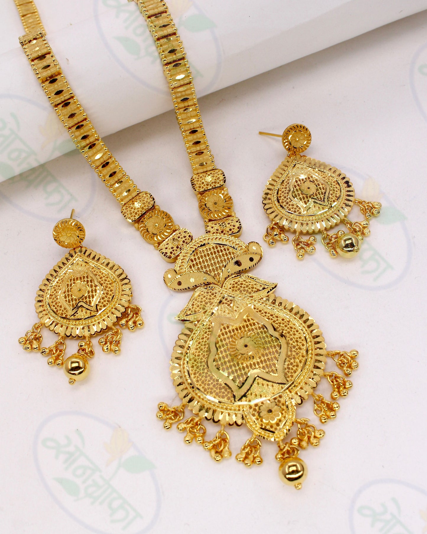 BEAUTIFUL GOLD PLATED NECKLACE