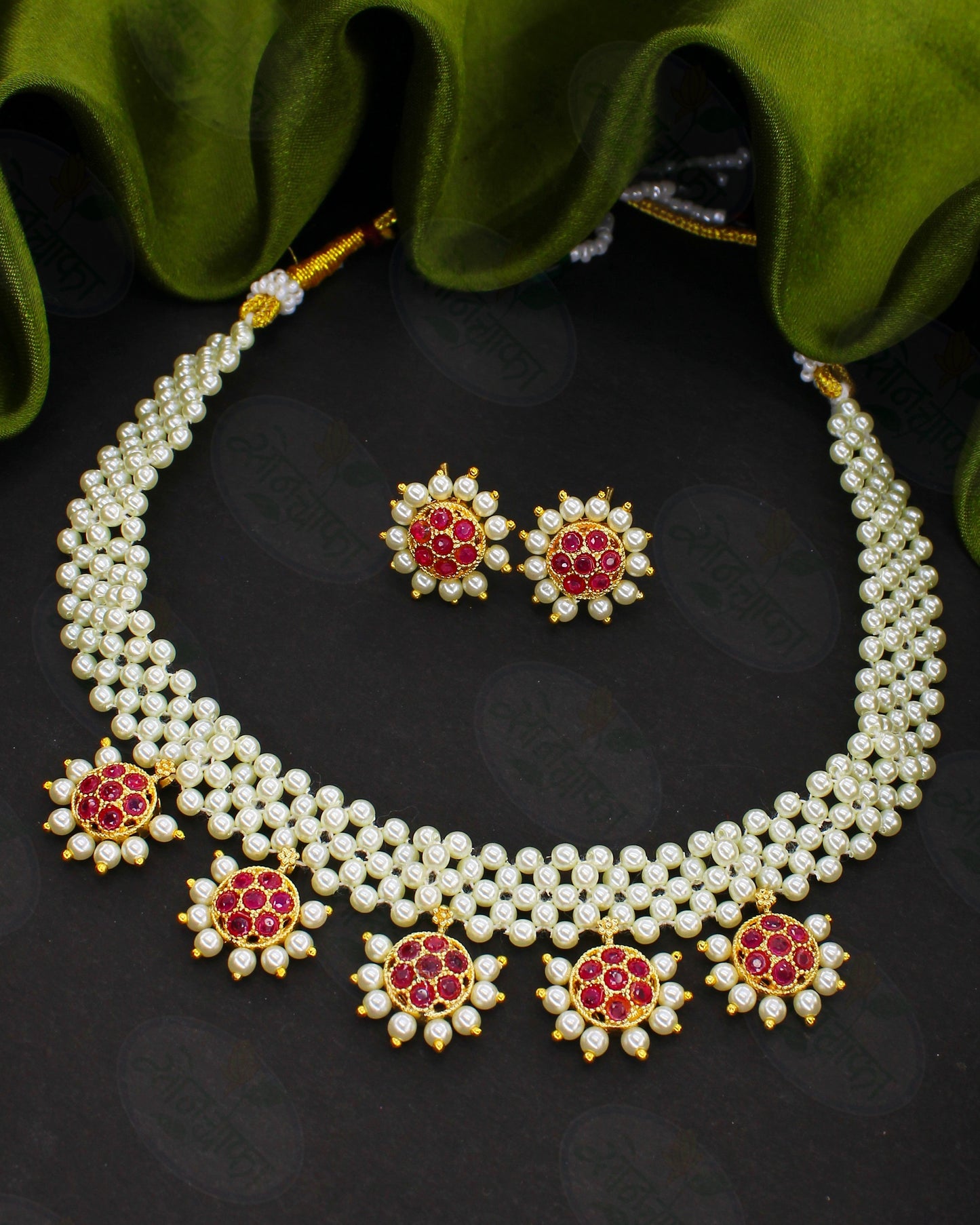 ECLECTIC PEARL NECKLACE