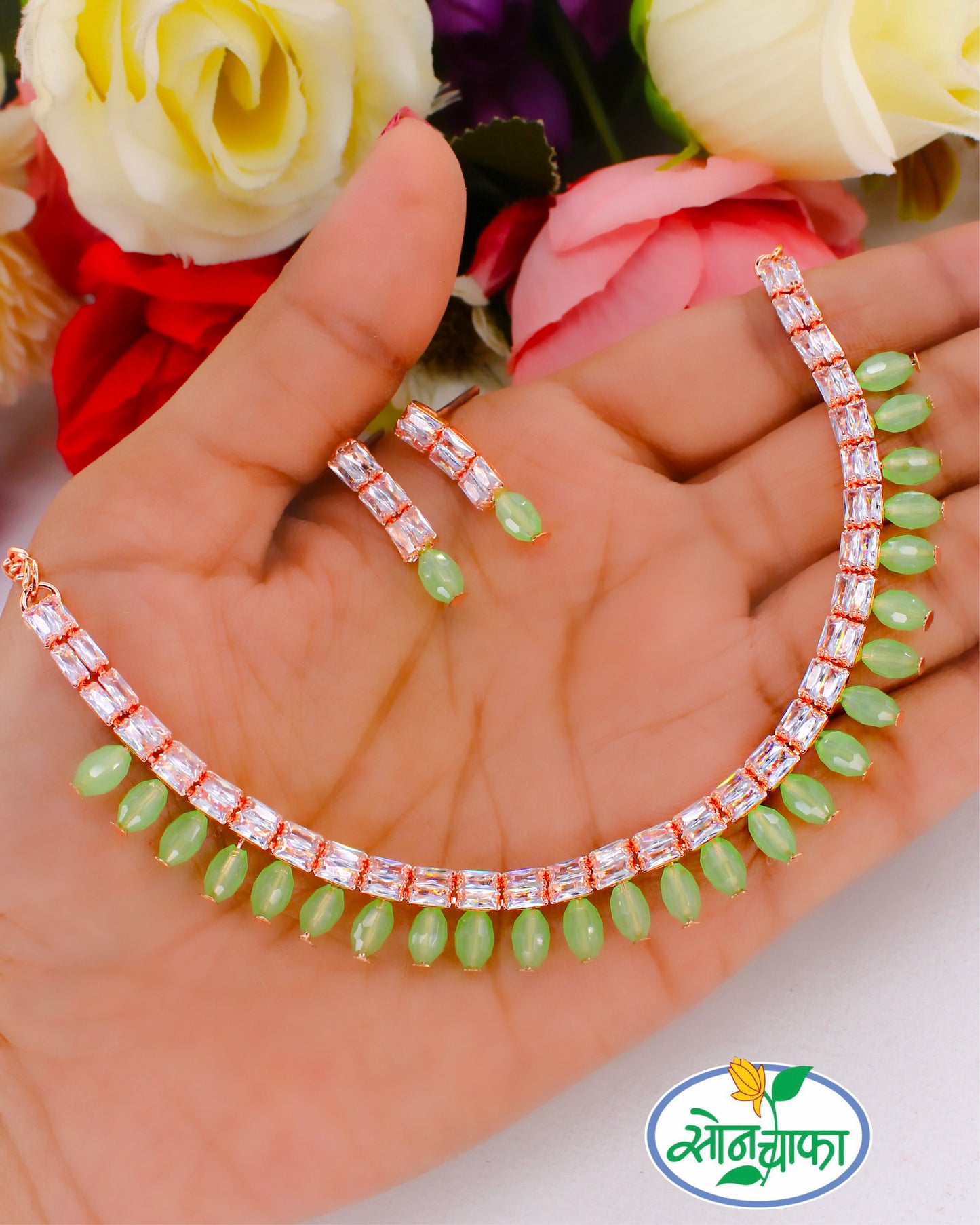 PRETTY DIA NECKLACE