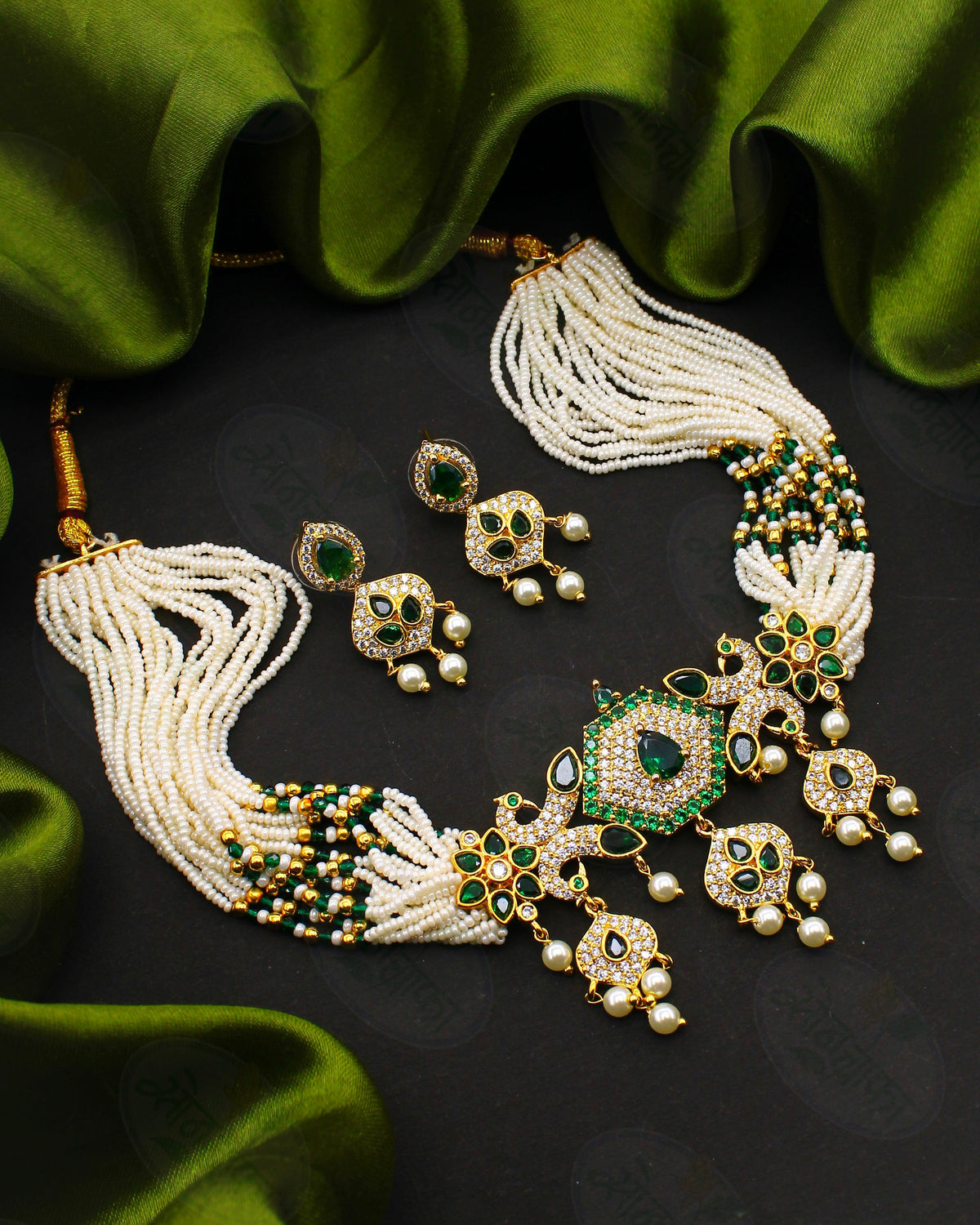 IMPRESSIVE MOTI NECKLACE