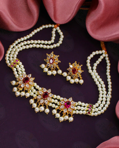 APPEALING FLORAL PEARL NECKLACE