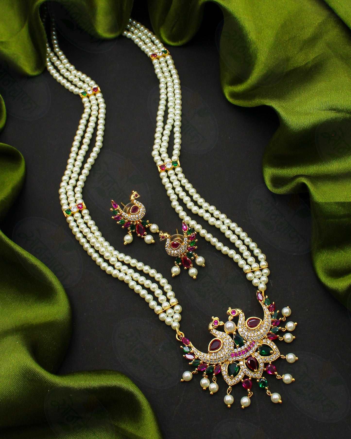 CAPTIVATING PEARL NECKLACE