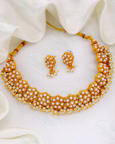 SHINNING LITTLE FLORAL PEARL NECKLACE