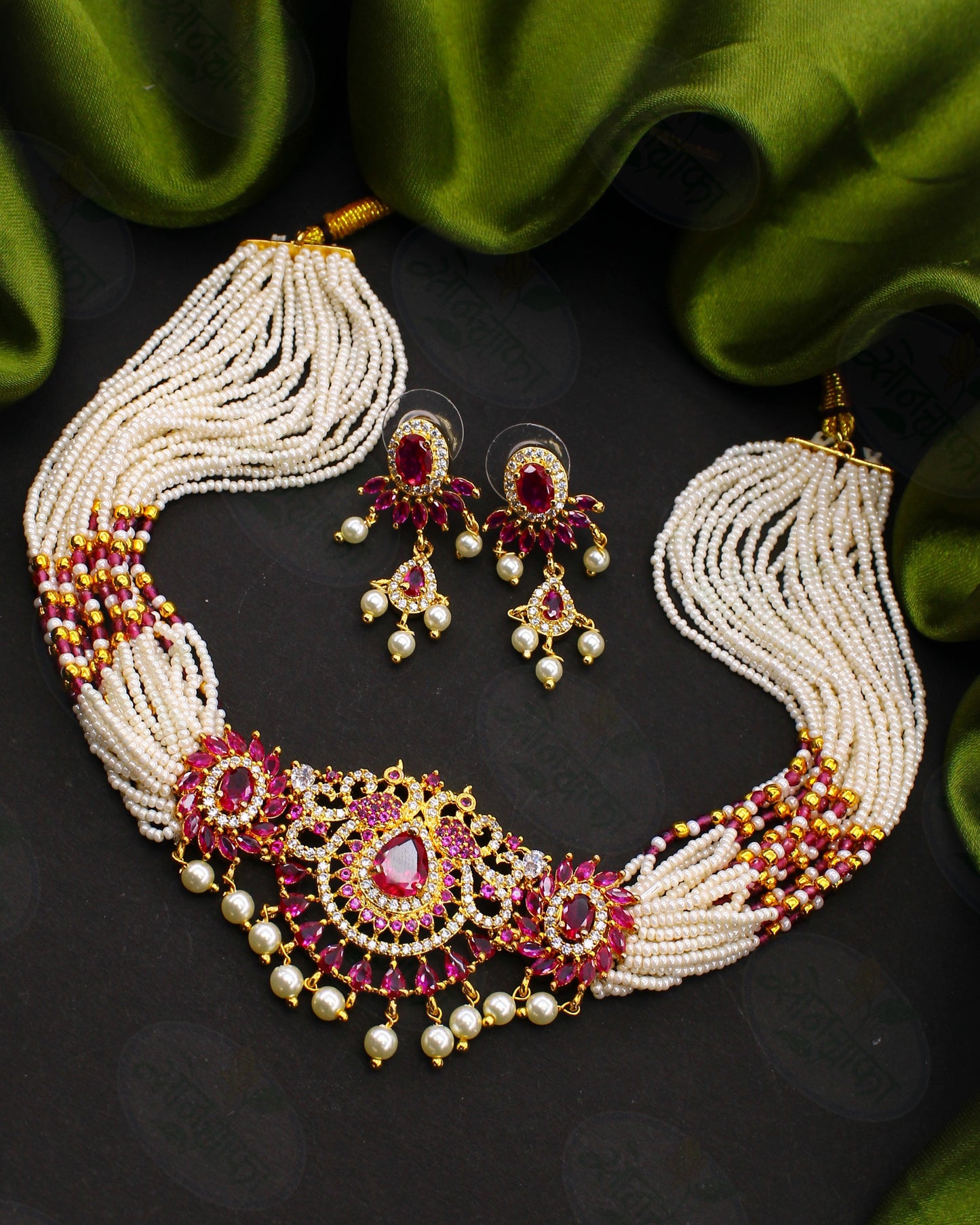 ELEGANT CLASSY PEARL NECKLACE