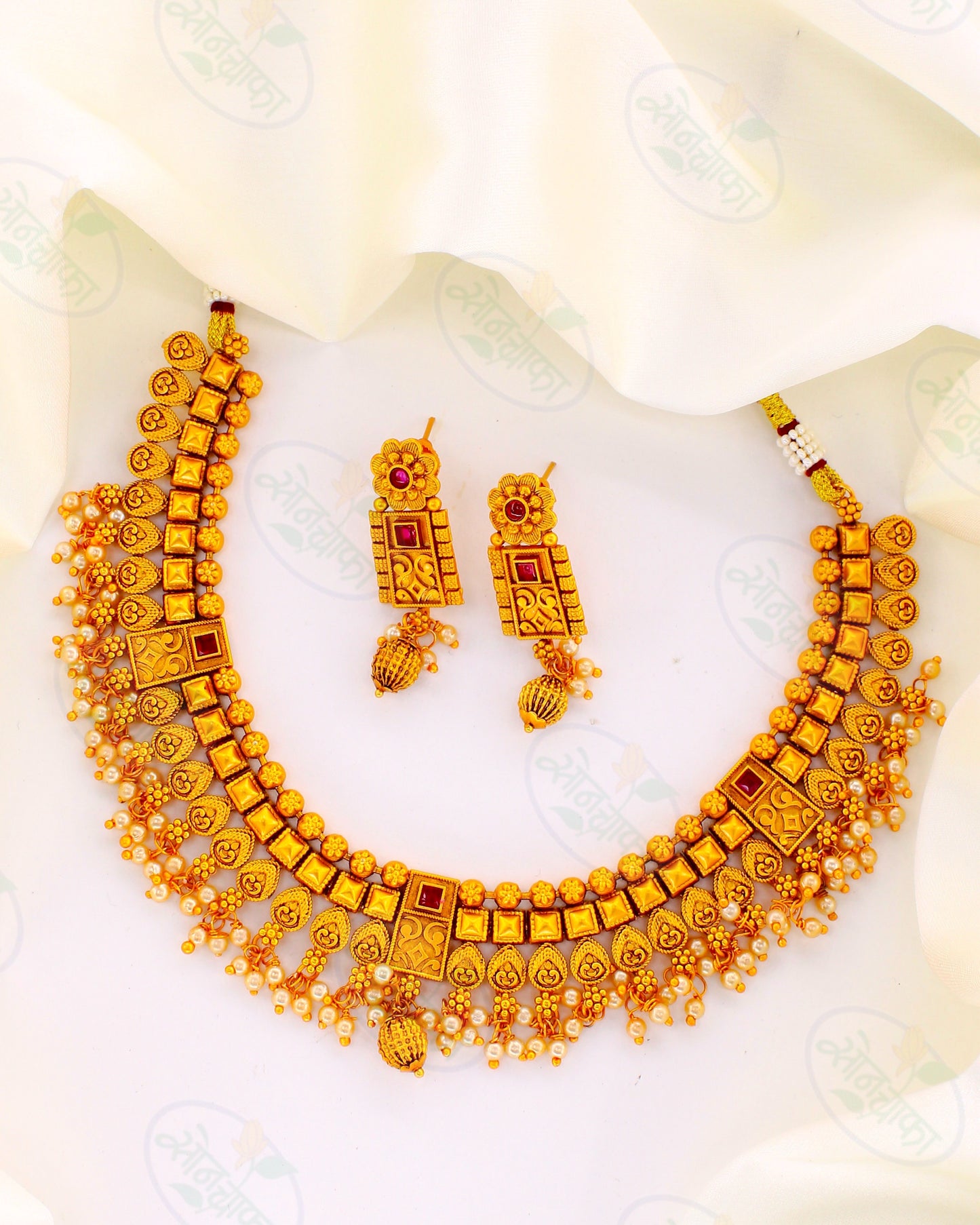 BEAUTIFUL MATTE FINISH NECKLACE