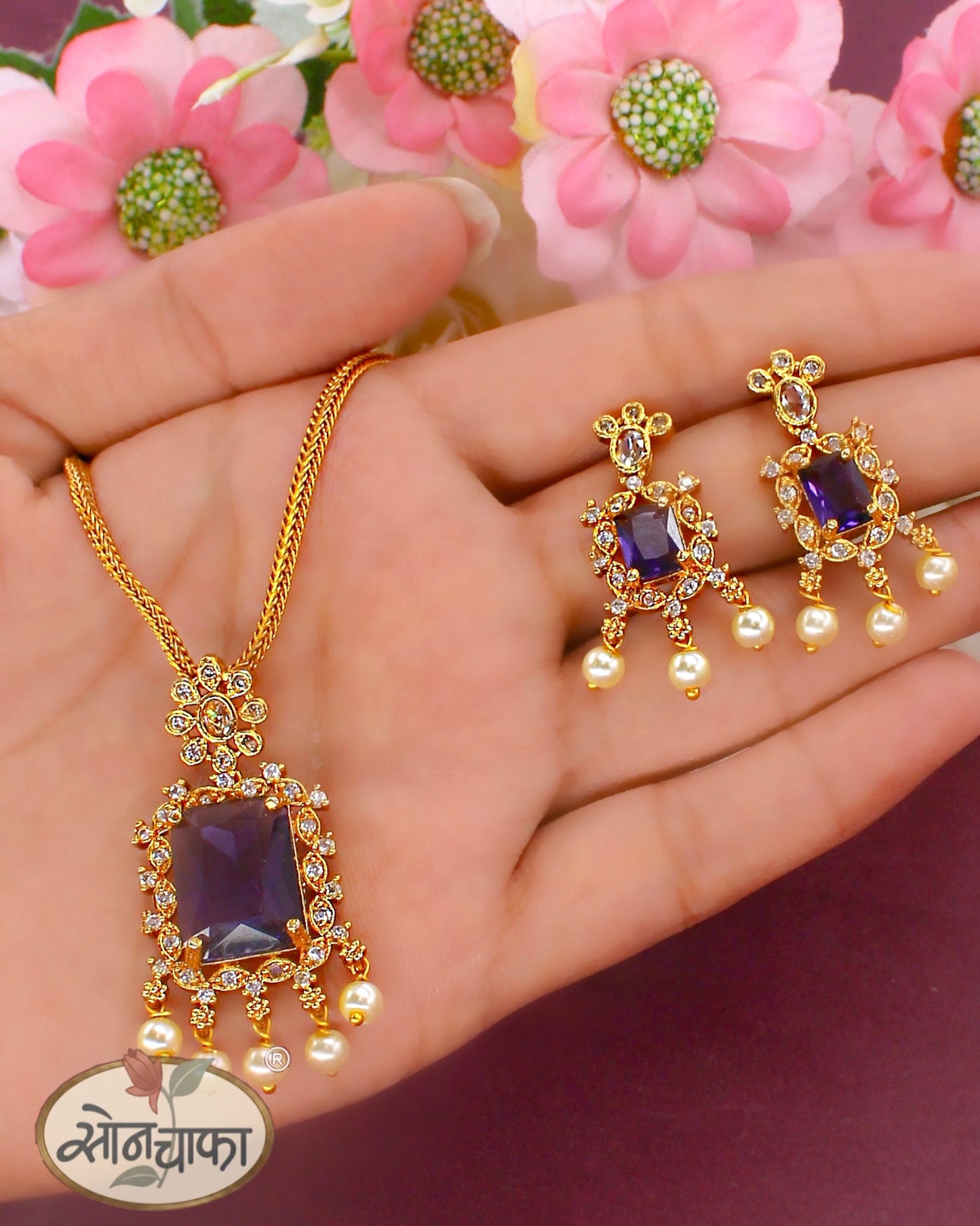 GRACEFUL DESIGNER NECKLACE