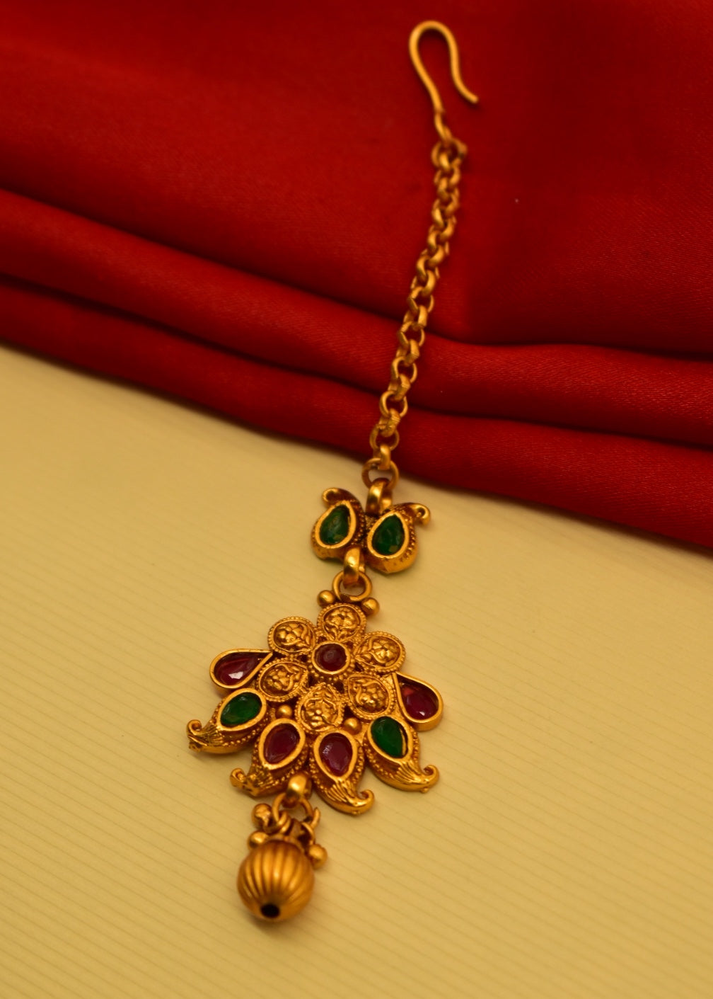 EXCLUSIVE DESIGNER BINDI