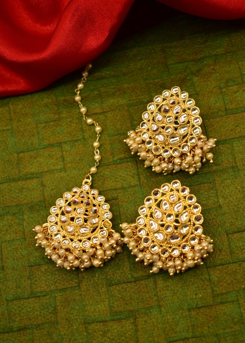 IMPRESSIVE STUDS WITH EARRINGS