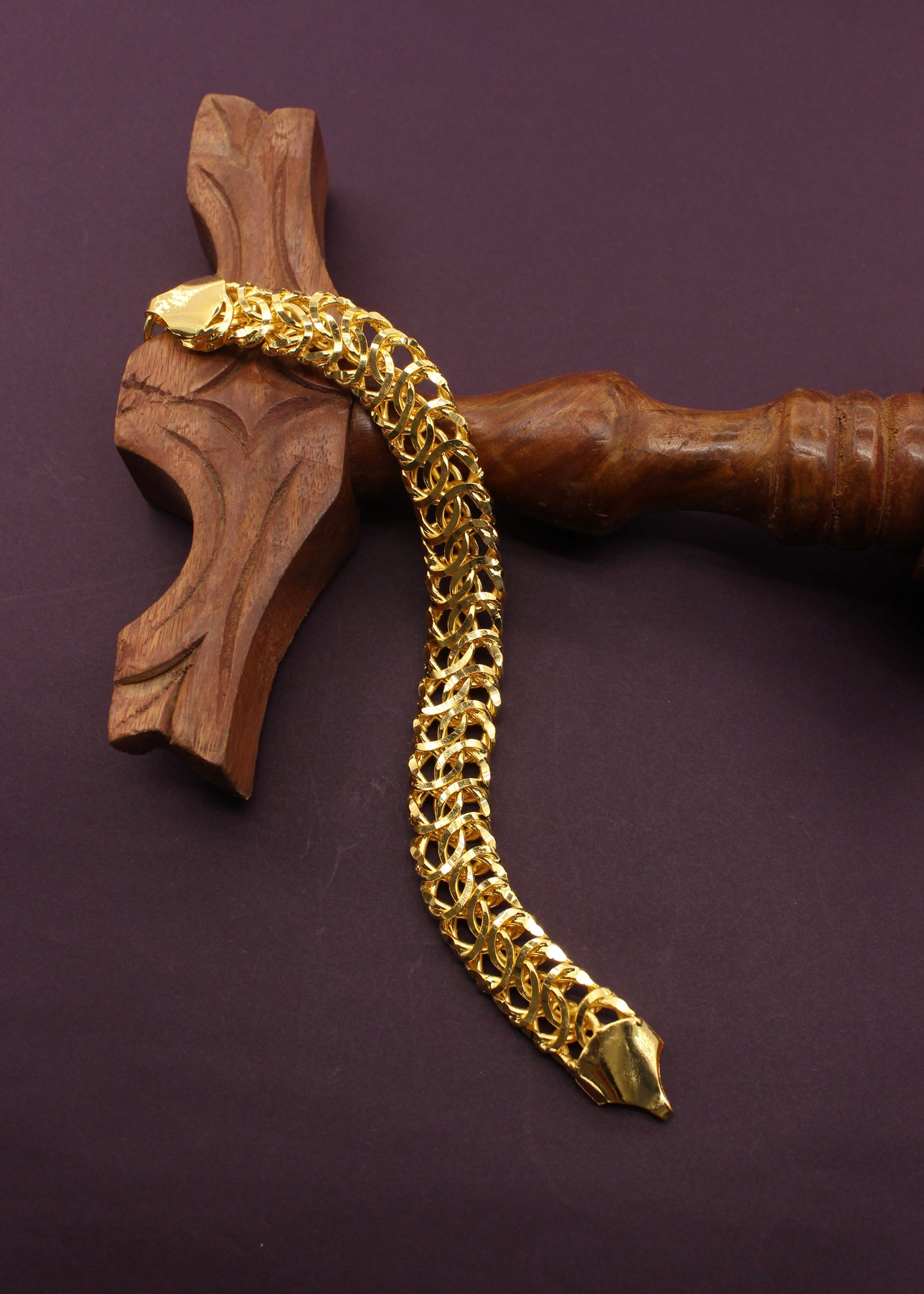 CAPTIVATING CHAIN BRACELET