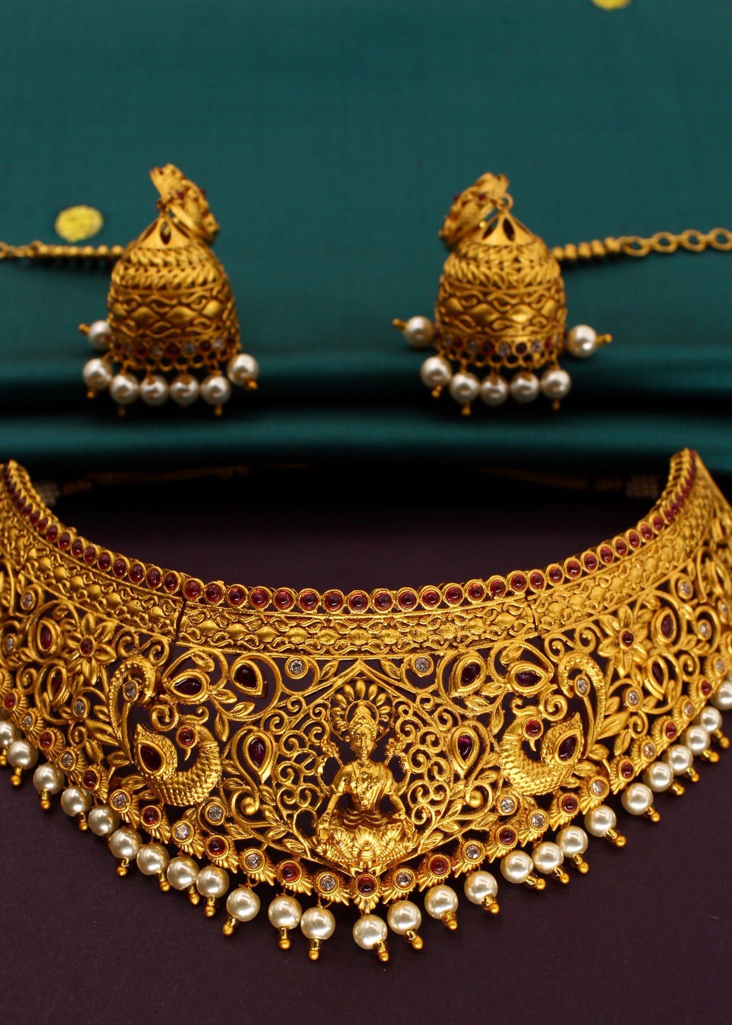 TEMPLE DESIGNER CHOKER SET