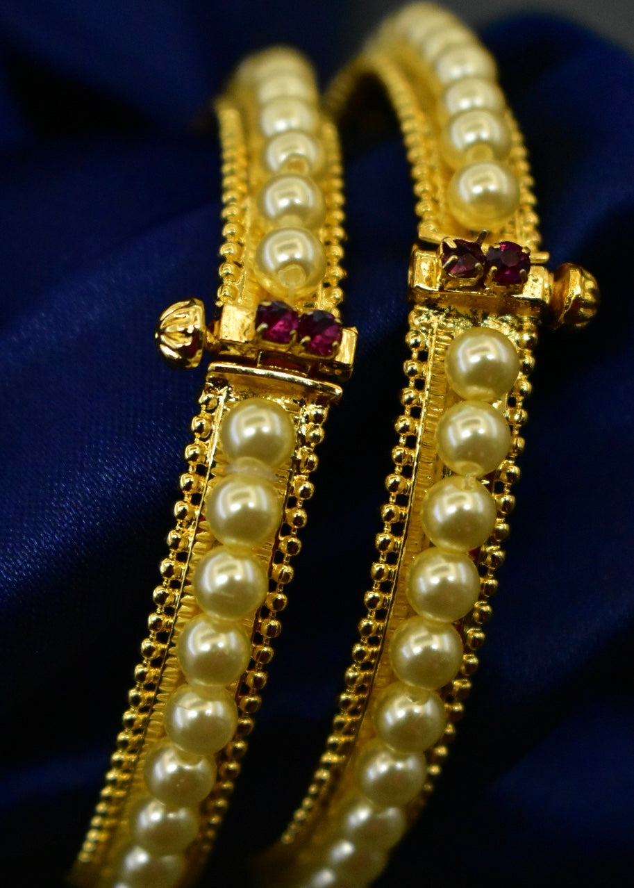 DECOROUS MOTI BANGLES